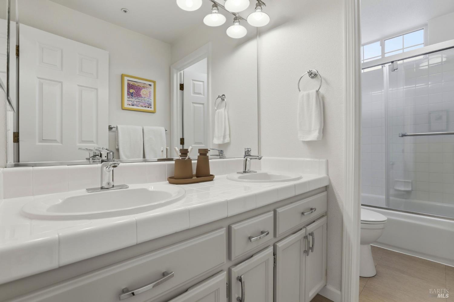 Detail Gallery Image 27 of 34 For 11 Red Oak Ct, Novato,  CA 94949 - 5 Beds | 3 Baths