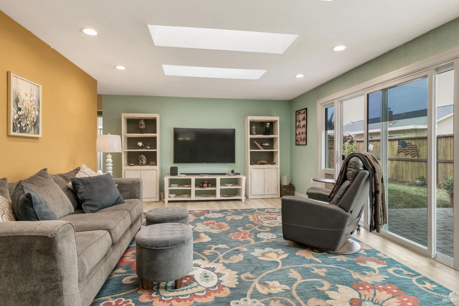 Detail Gallery Image 9 of 33 For 1250 Mission Dr, Sonoma,  CA 95476 - 3 Beds | 2 Baths