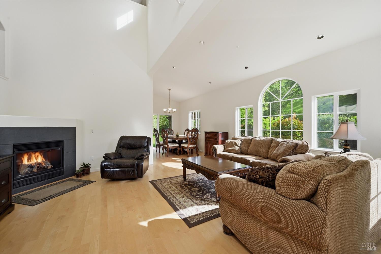 Detail Gallery Image 4 of 58 For 321 Portofino Way, Cloverdale,  CA 95425 - 4 Beds | 3 Baths