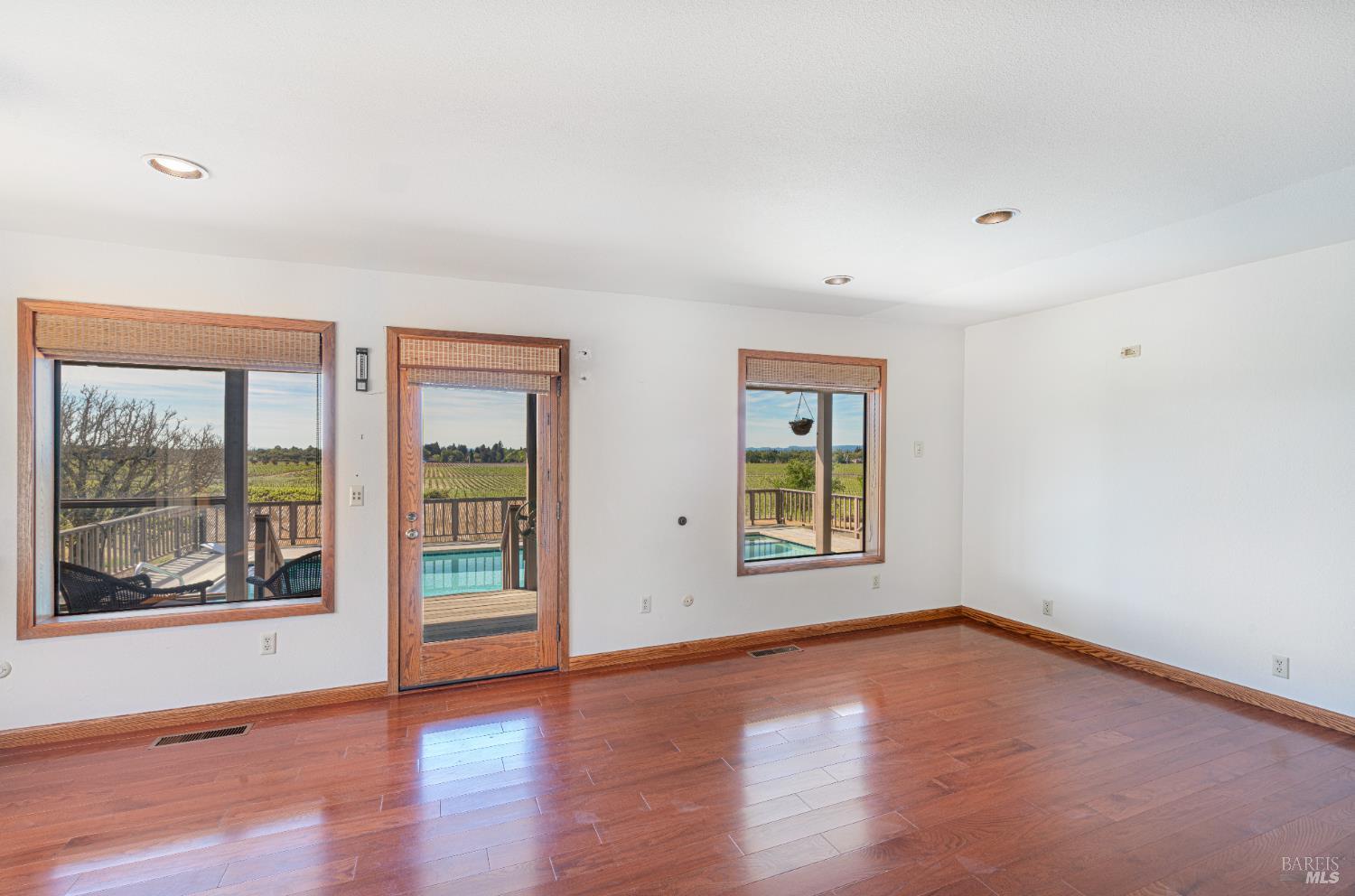 Detail Gallery Image 28 of 84 For 590 Pleasant Ave, Santa Rosa,  CA 95403 - 4 Beds | 3 Baths