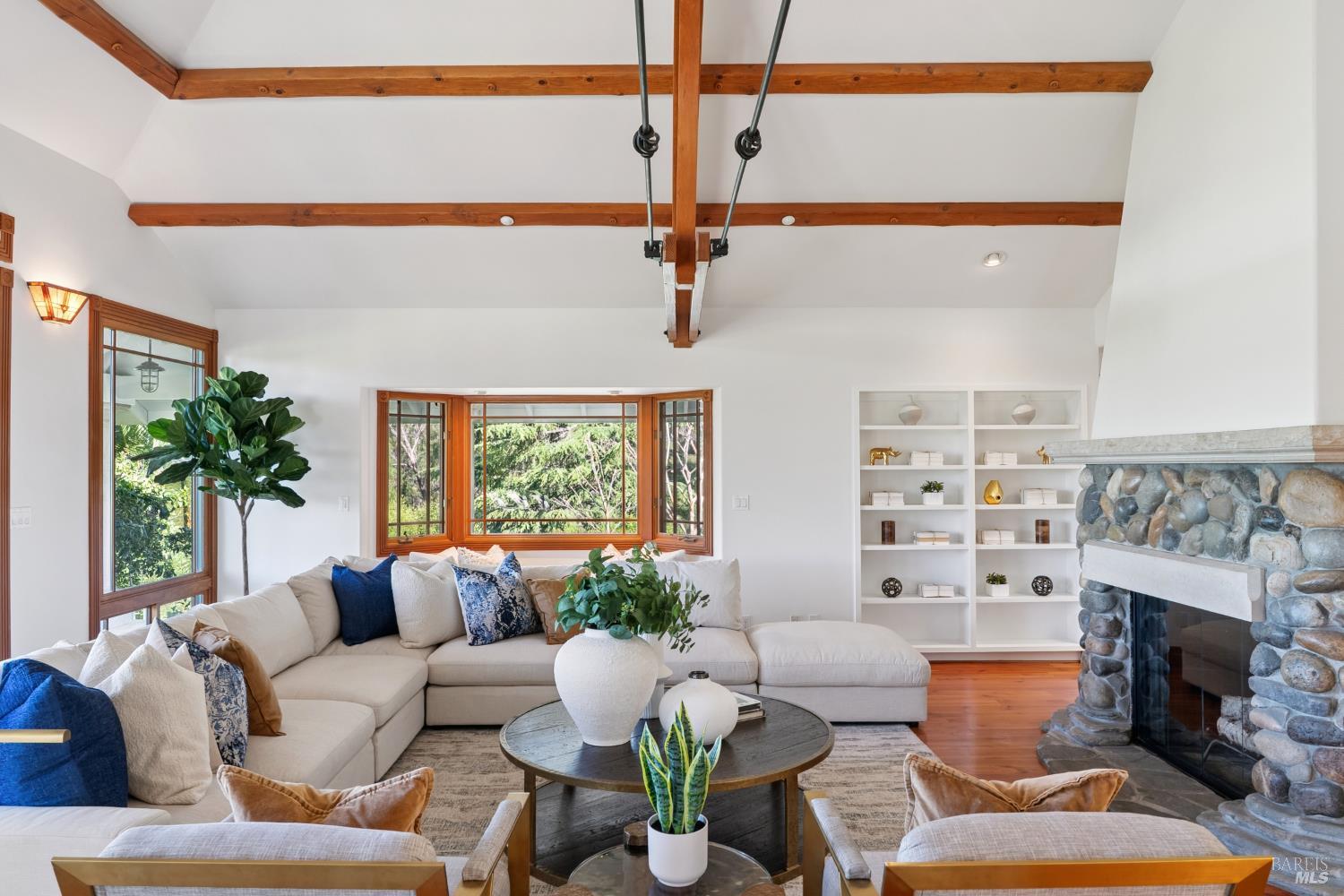 Detail Gallery Image 16 of 68 For 176 Highland Ave, San Rafael,  CA 94901 - 5 Beds | 5/1 Baths