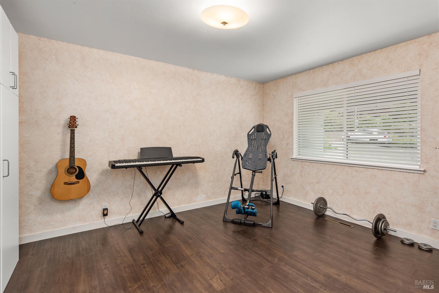 Detail Gallery Image 21 of 34 For 5642 Yerba Buena Rd, Santa Rosa,  CA 95409 - 4 Beds | 2 Baths