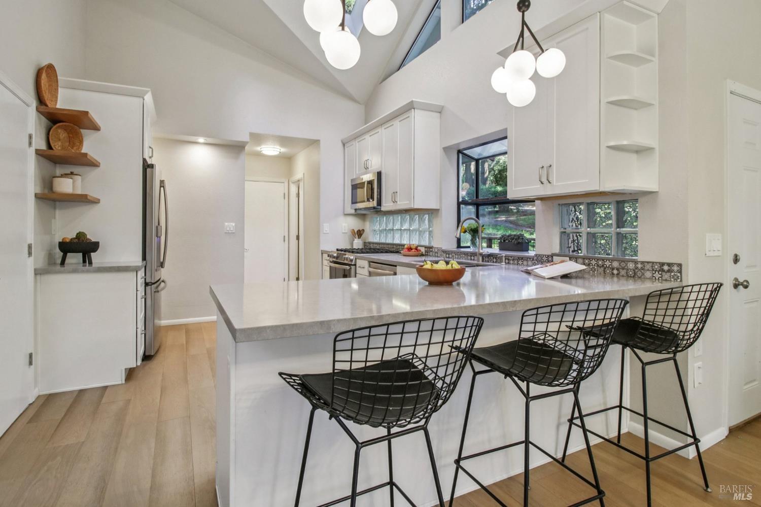 Detail Gallery Image 23 of 53 For 12480 Fiori Ln, Sebastopol,  CA 95472 - 3 Beds | 2/1 Baths