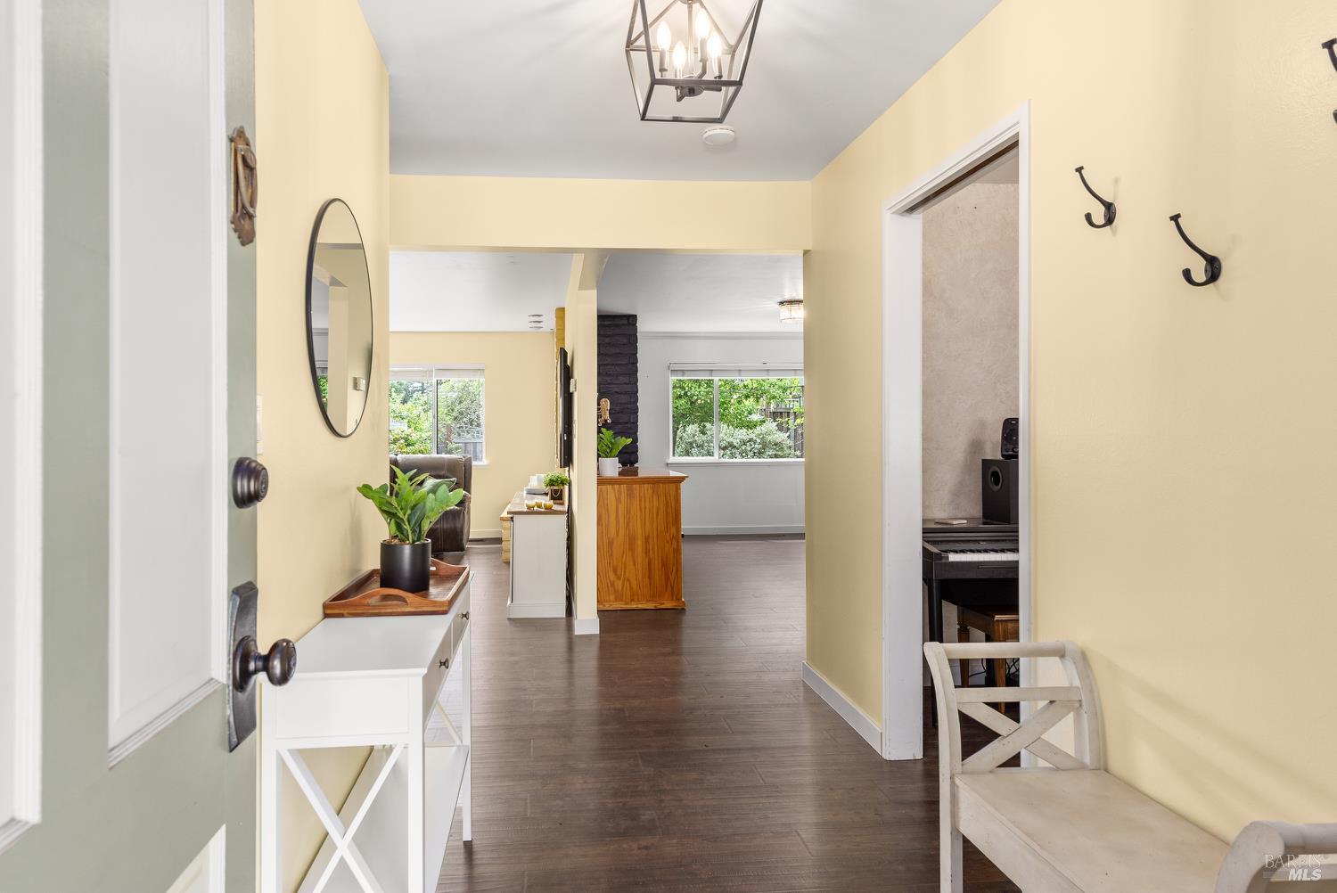 Detail Gallery Image 4 of 34 For 5642 Yerba Buena Rd, Santa Rosa,  CA 95409 - 4 Beds | 2 Baths