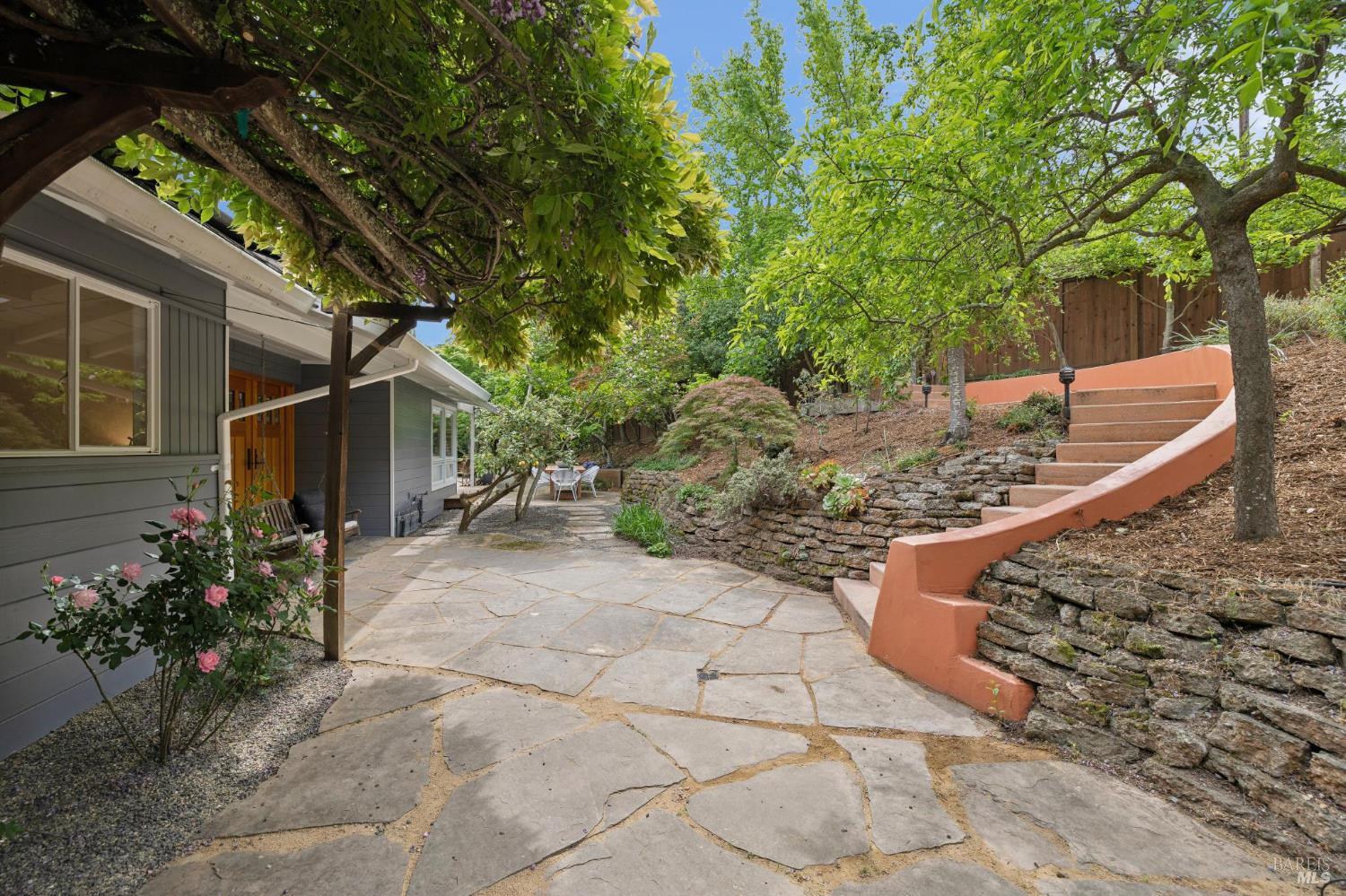 Detail Gallery Image 6 of 48 For 290 Stuyvesant Dr, San Anselmo,  CA 94960 - 4 Beds | 2/1 Baths