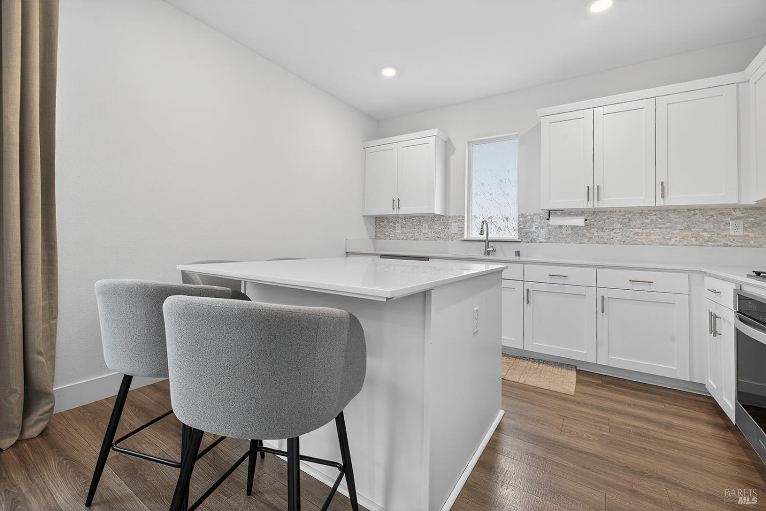 Detail Gallery Image 8 of 31 For 6042 Oxford Pl, Rohnert Park,  CA 94928 - 4 Beds | 2/1 Baths