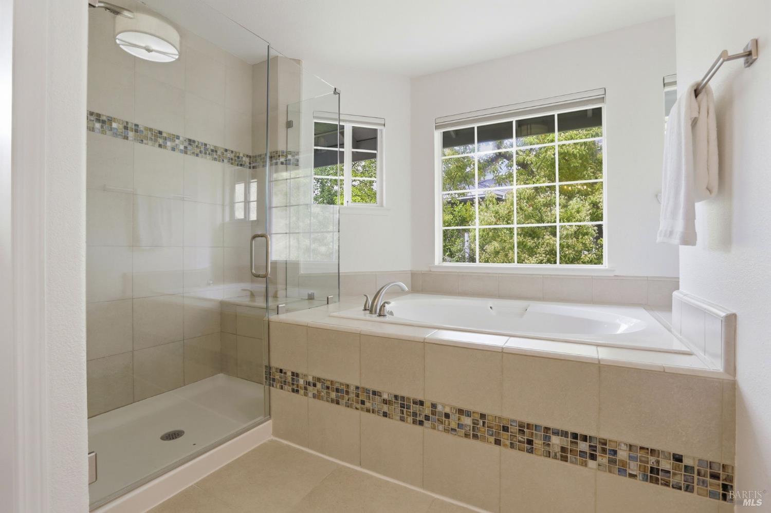 Detail Gallery Image 28 of 34 For 11 Red Oak Ct, Novato,  CA 94949 - 5 Beds | 3 Baths