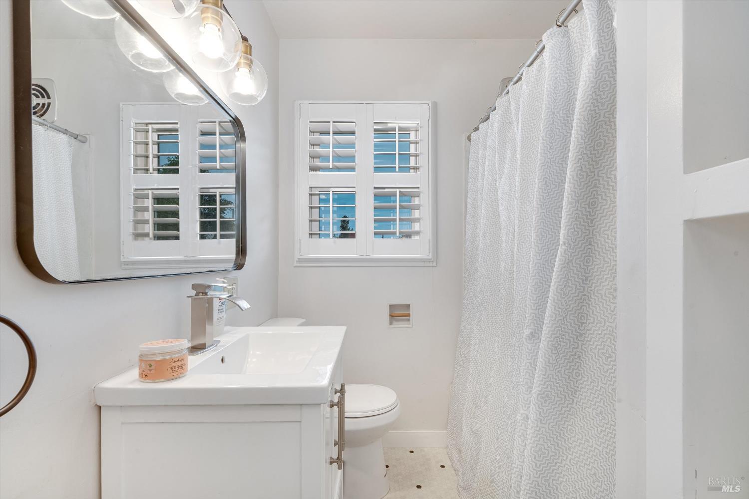 Detail Gallery Image 12 of 35 For 1304 Banks Ave, Napa,  CA 94559 - 3 Beds | 2 Baths