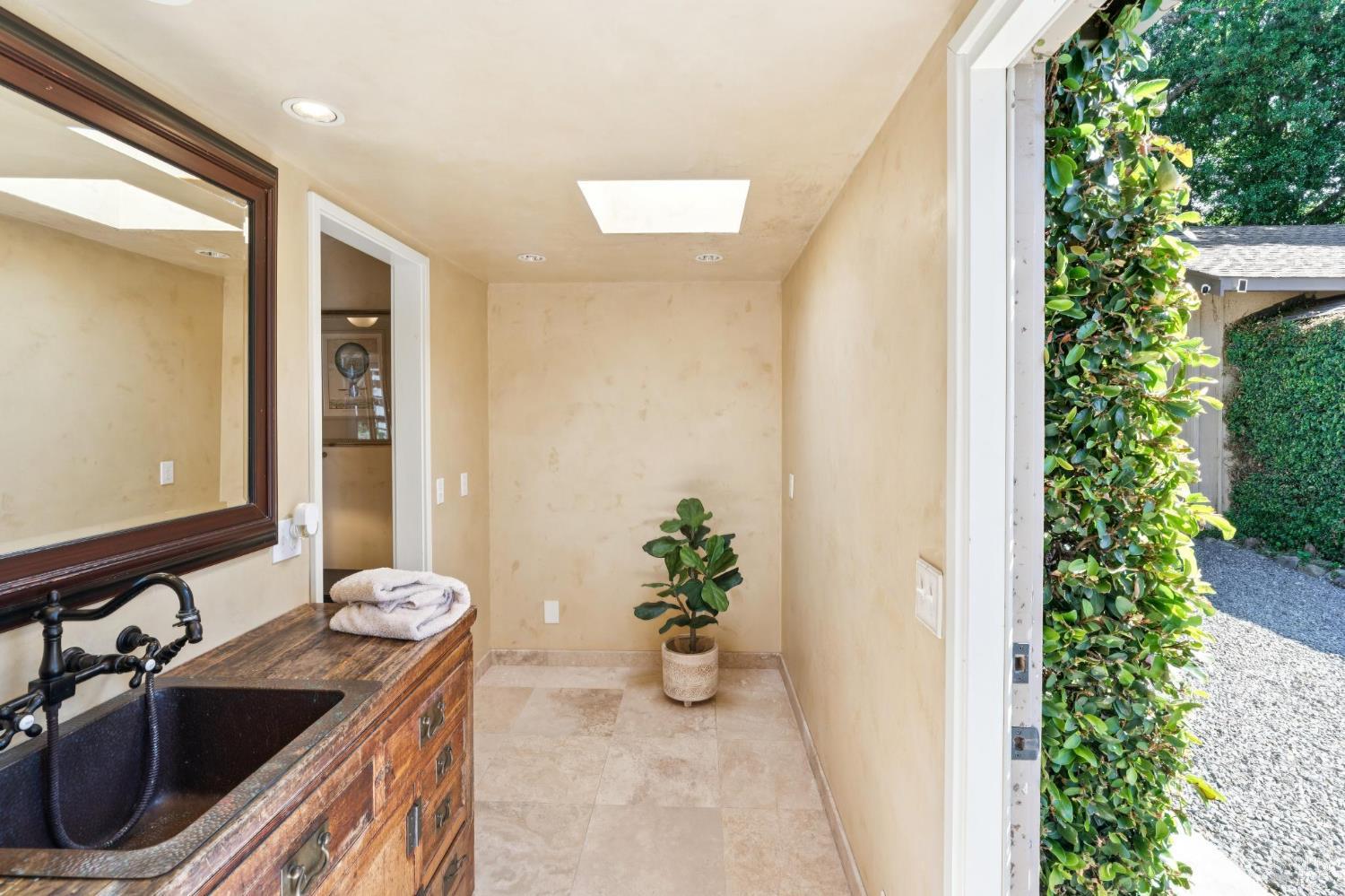 Detail Gallery Image 57 of 71 For 1021 Rose Dr, Napa,  CA 94558 - 4 Beds | 4 Baths