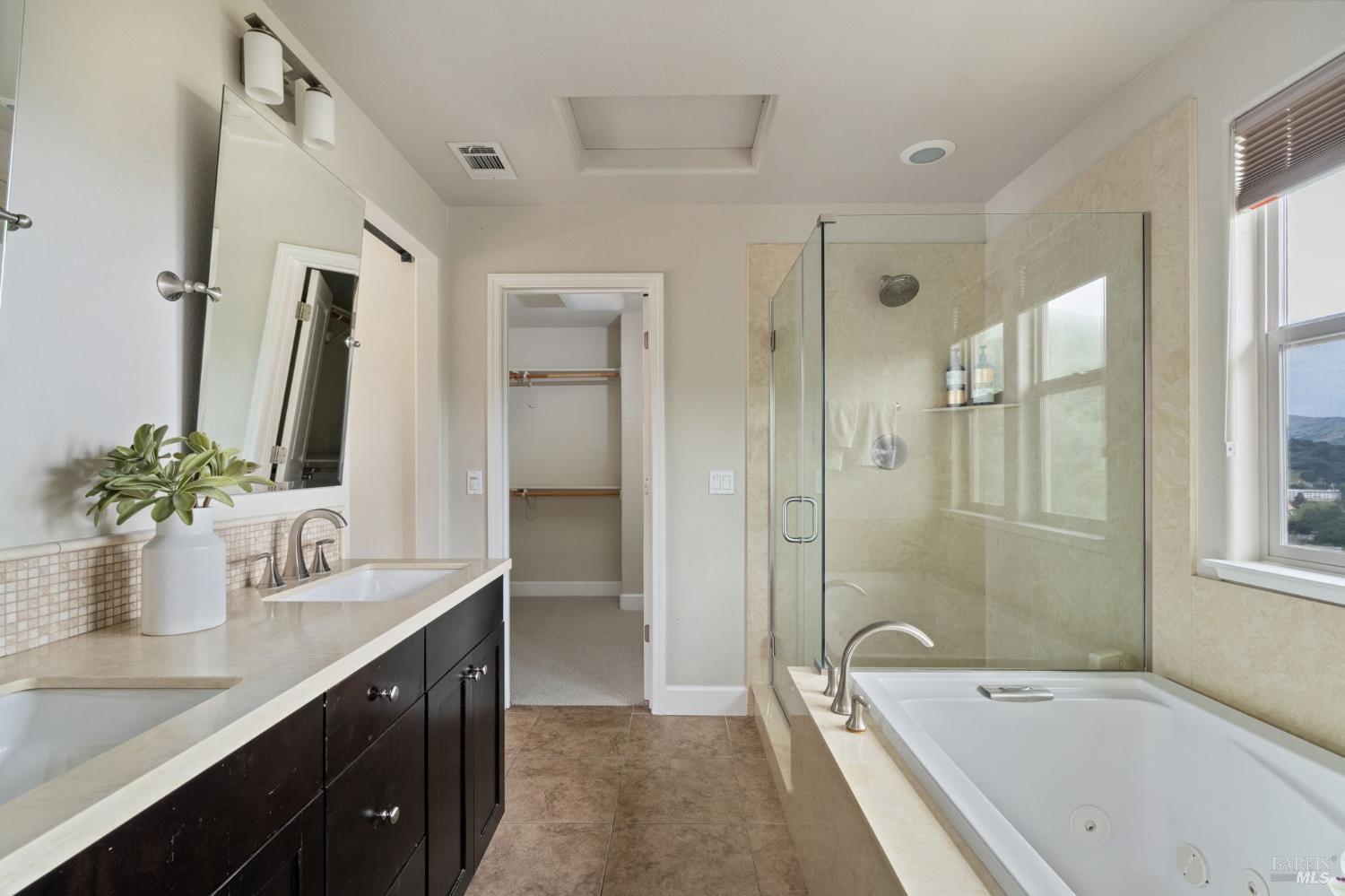 Detail Gallery Image 23 of 36 For 11 Edgehill Way, San Rafael,  CA 94903 - 4 Beds | 3/1 Baths