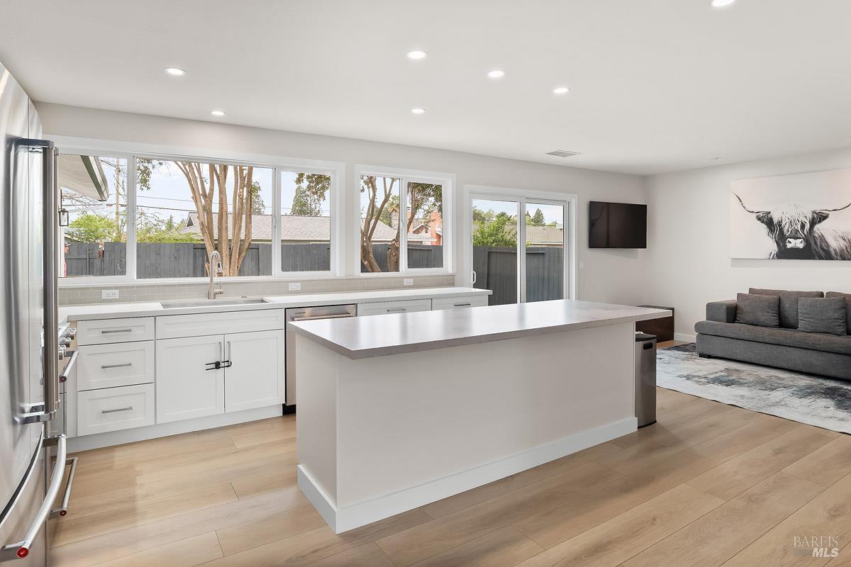 Detail Gallery Image 6 of 23 For 7685 Beverly Dr, Rohnert Park,  CA 94928 - 4 Beds | 2 Baths