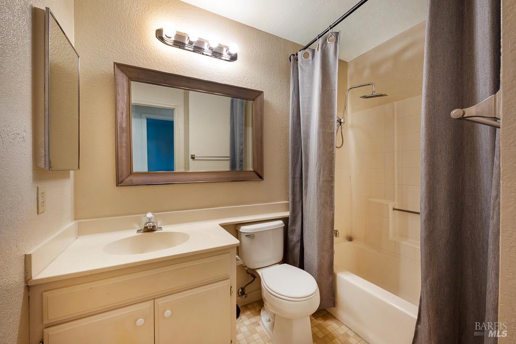 Detail Gallery Image 27 of 34 For 1924 Gambels Way, Santa Rosa,  CA 95403 - 4 Beds | 2/1 Baths