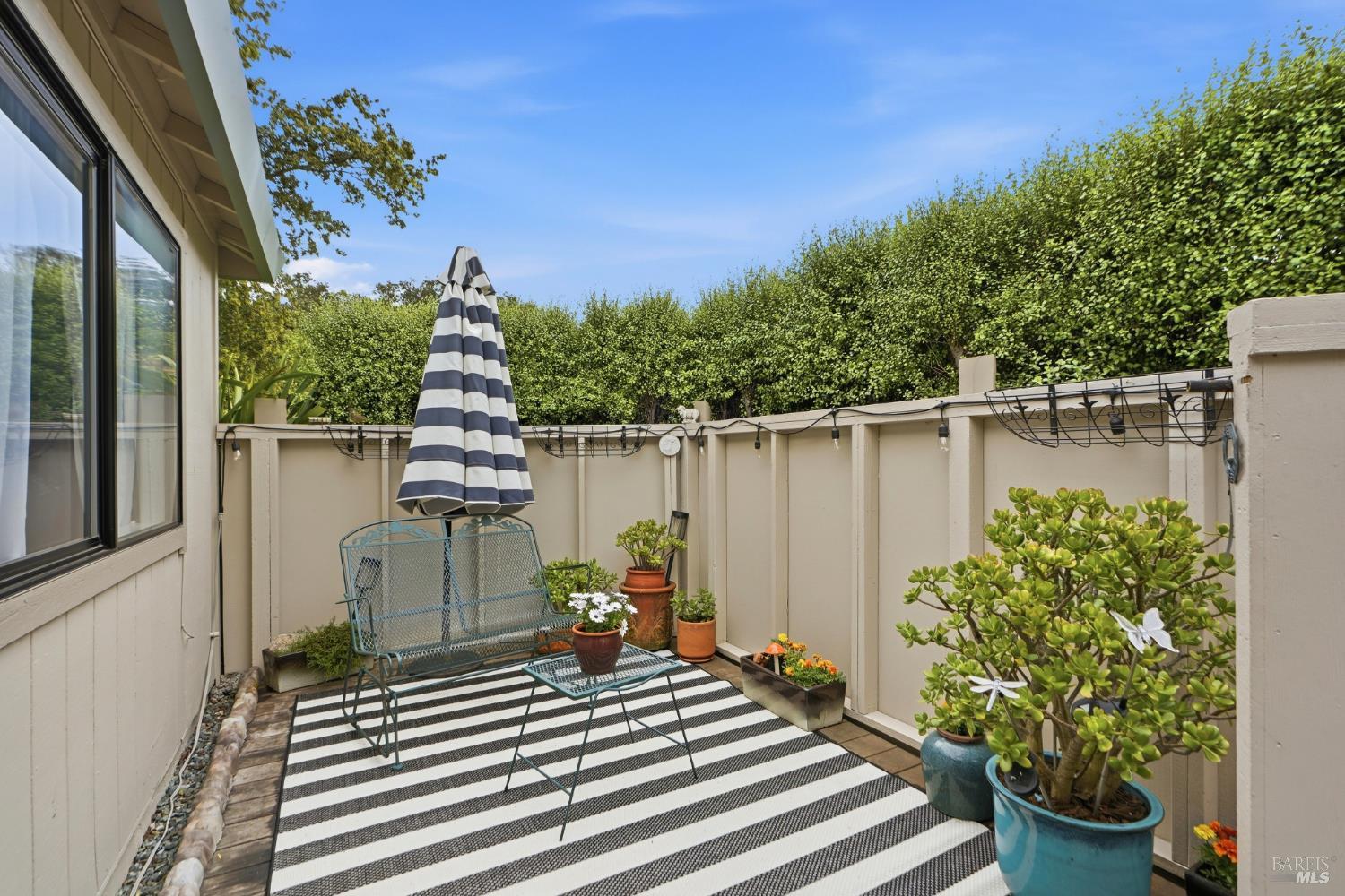 Detail Gallery Image 2 of 28 For 32 Dockside Cir, San Rafael,  CA 94903 - 2 Beds | 1 Baths