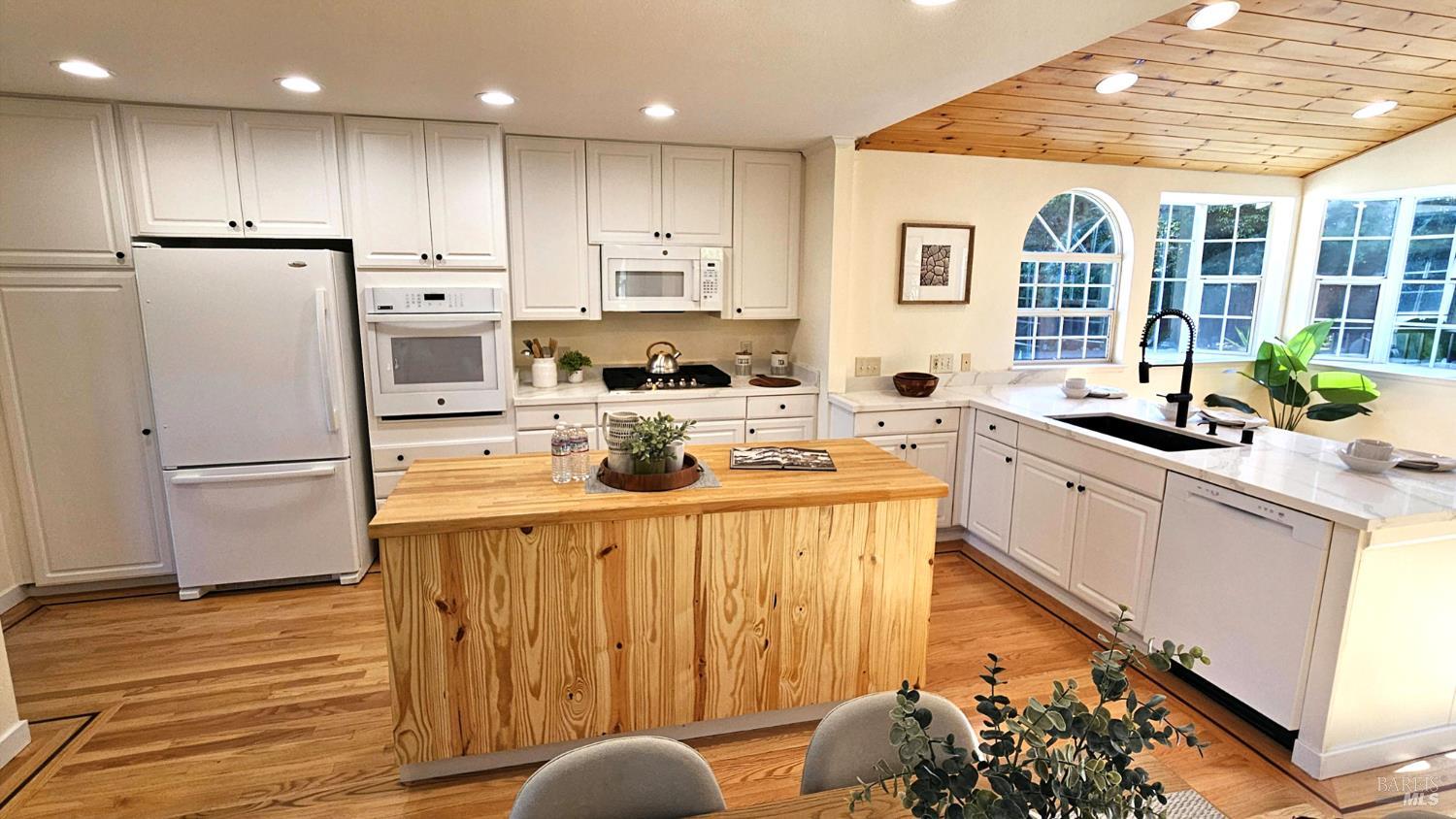 Detail Gallery Image 14 of 43 For 12 Angelica Ct, Novato,  CA 94947 - 3 Beds | 2 Baths