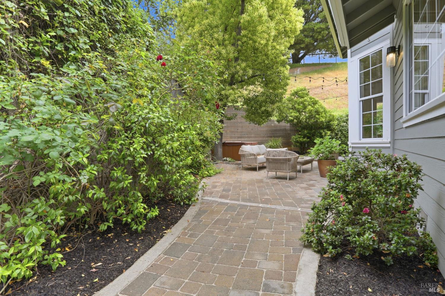 Detail Gallery Image 34 of 34 For 11 Red Oak Ct, Novato,  CA 94949 - 5 Beds | 3 Baths