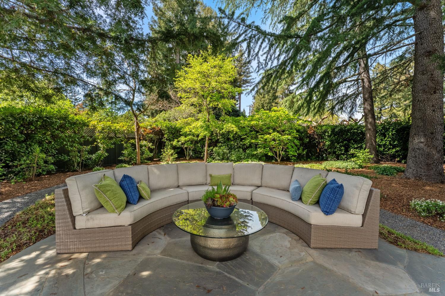 Detail Gallery Image 44 of 67 For 1670 Cabernet Ln, Saint Helena,  CA 94574 - 5 Beds | 5/1 Baths