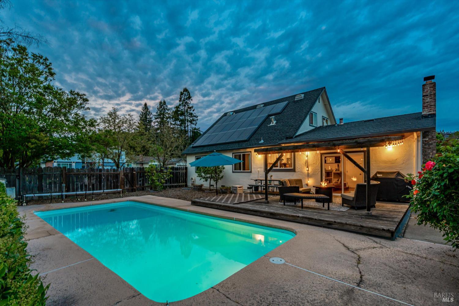 Detail Gallery Image 2 of 79 For 525 Oak Lake Ave, Santa Rosa,  CA 95409 - 5 Beds | 3 Baths