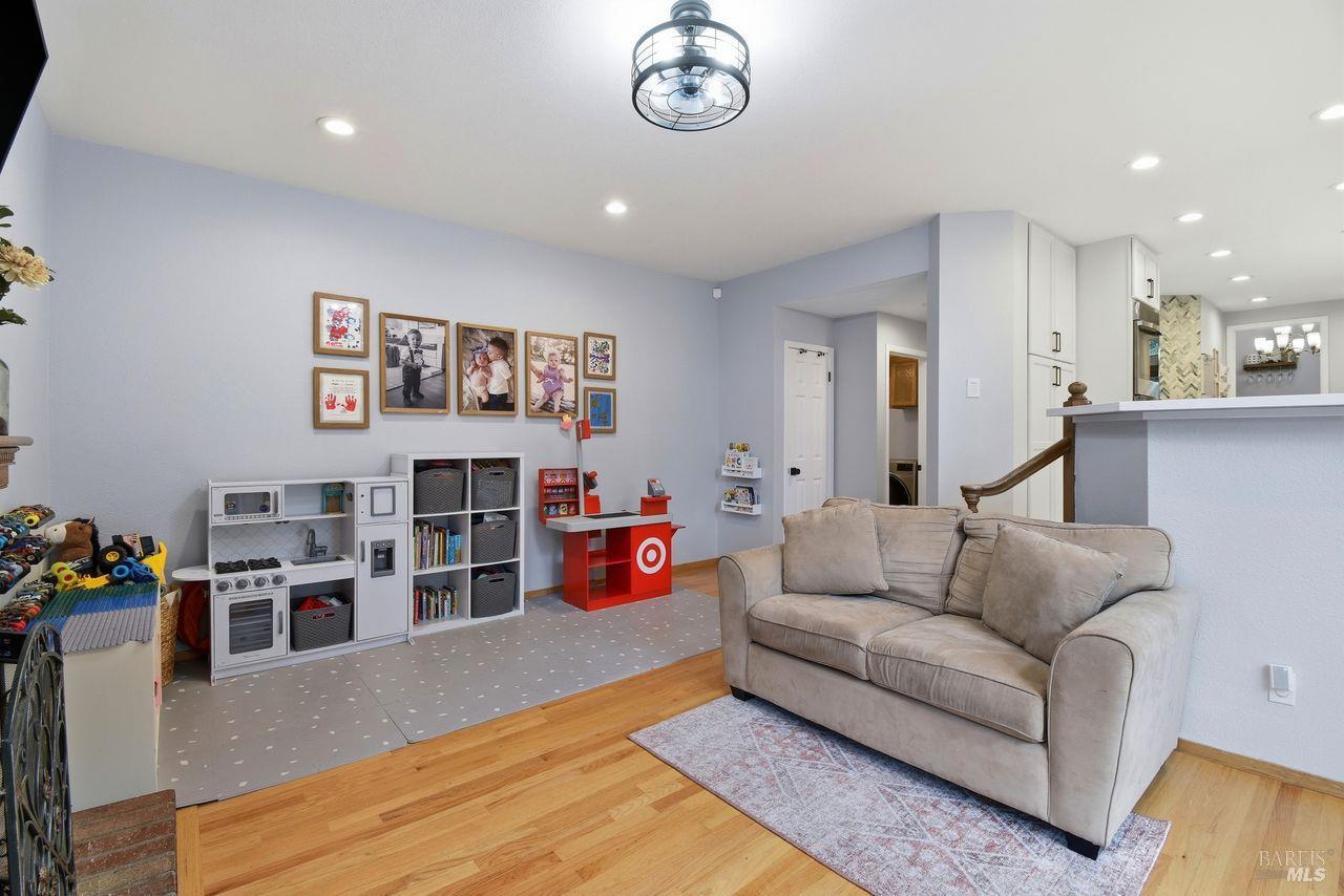 Detail Gallery Image 12 of 38 For 8270 Honor Pl, Cotati,  CA 94931 - 4 Beds | 2/1 Baths