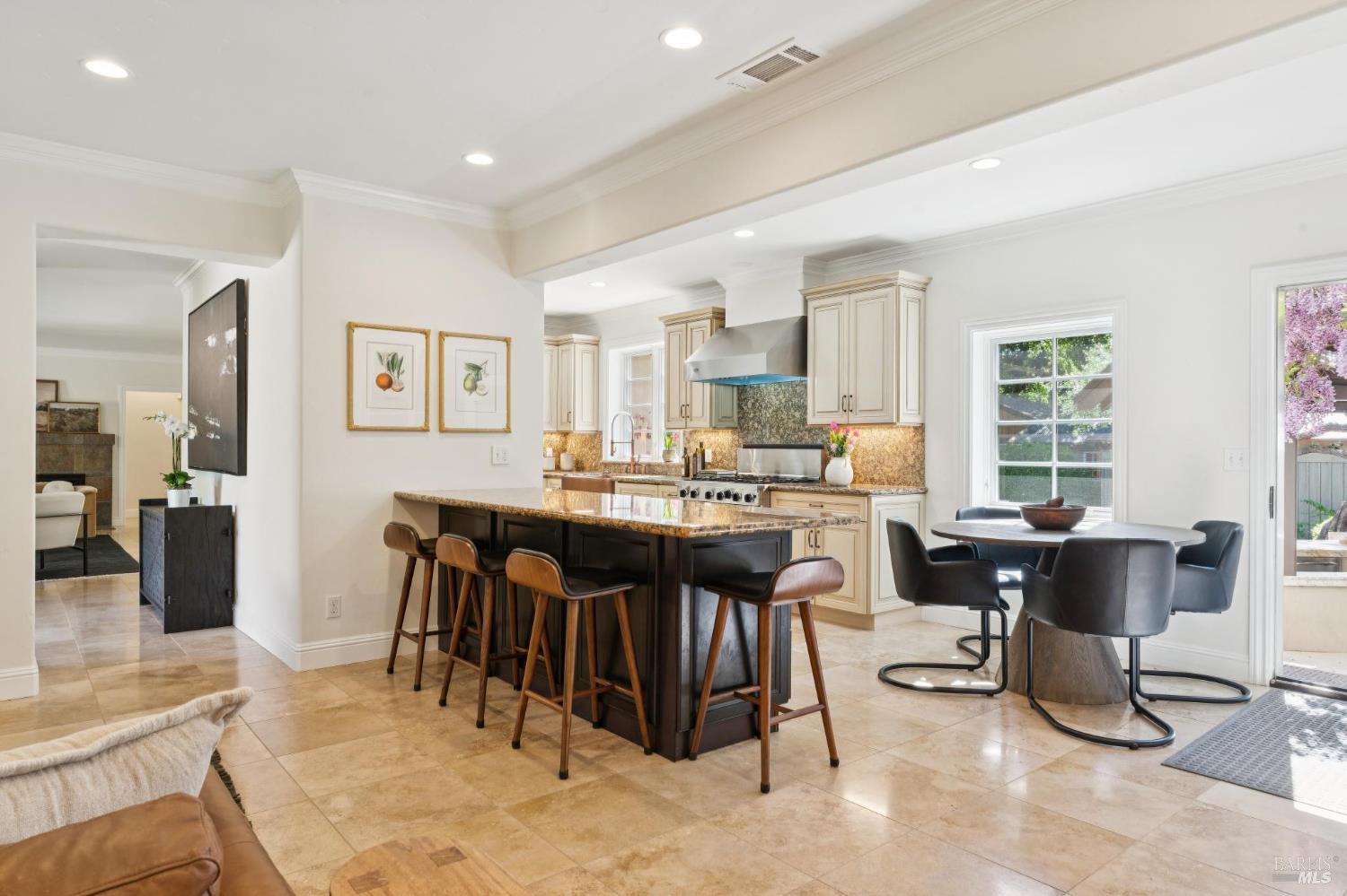 Detail Gallery Image 14 of 71 For 1021 Rose Dr, Napa,  CA 94558 - 4 Beds | 4 Baths