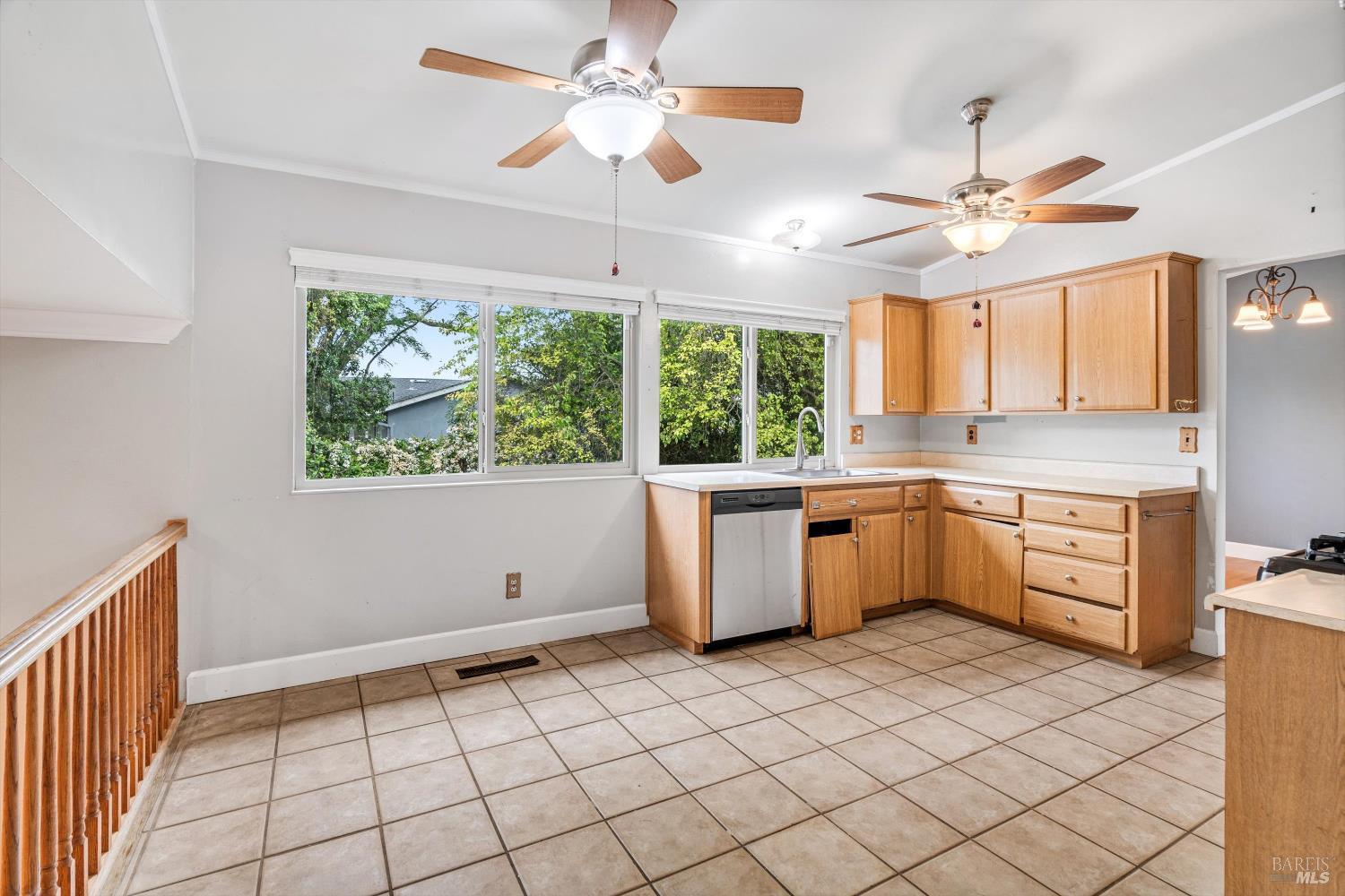 Detail Gallery Image 16 of 30 For 1569 Trellis Ln, Petaluma,  CA 94954 - 4 Beds | 3 Baths