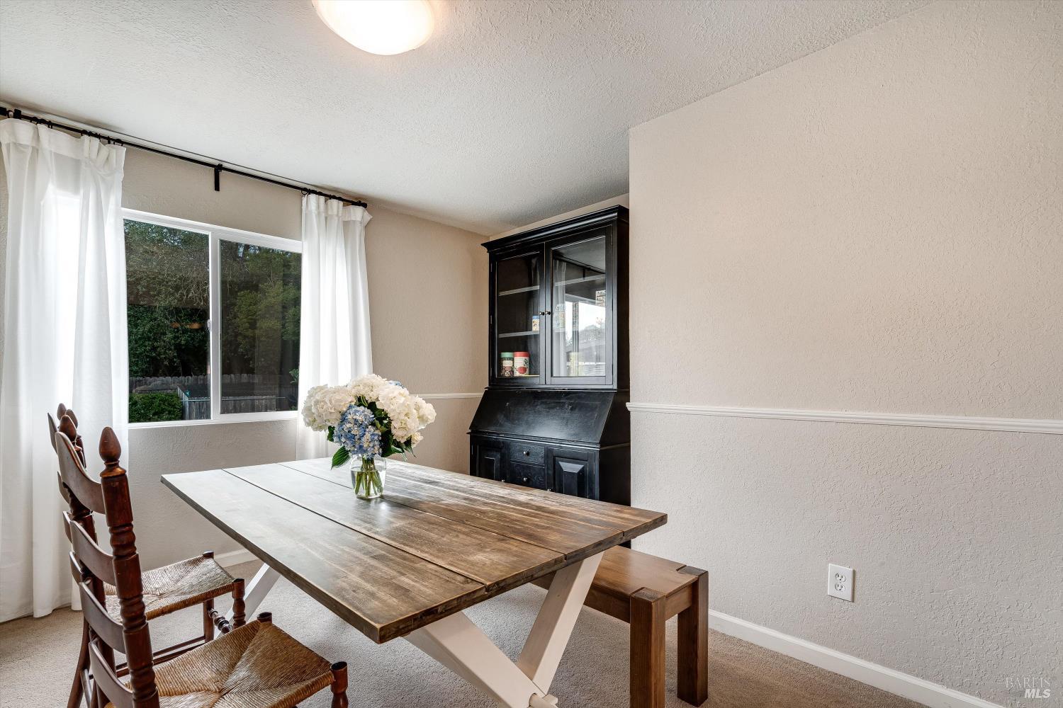 Detail Gallery Image 24 of 79 For 525 Oak Lake Ave, Santa Rosa,  CA 95409 - 5 Beds | 3 Baths