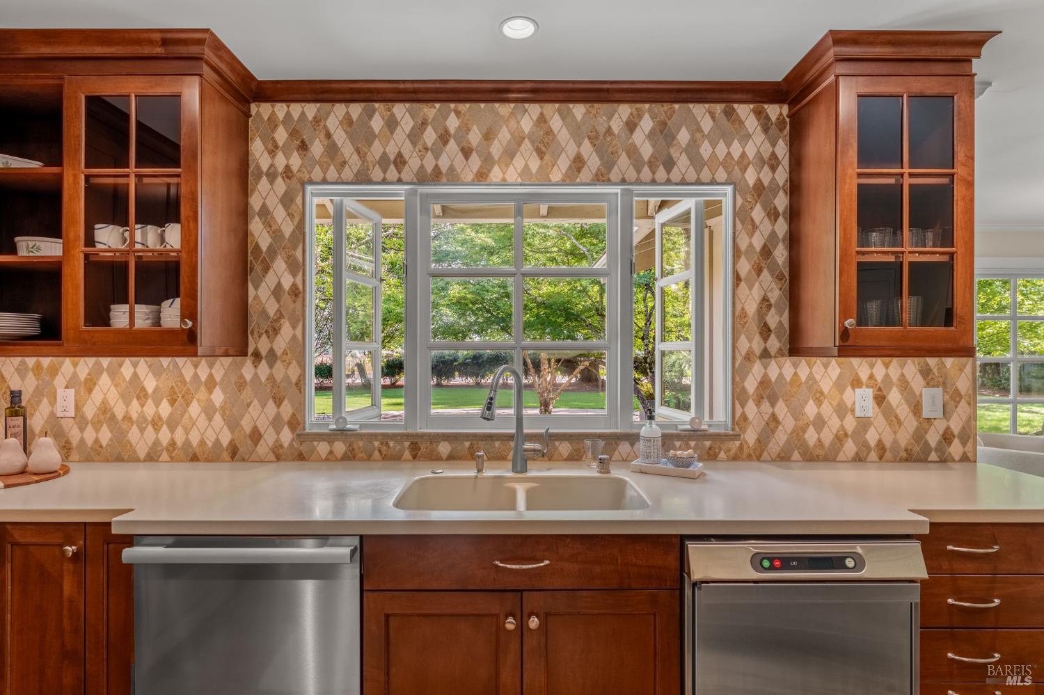 Detail Gallery Image 18 of 67 For 1670 Cabernet Ln, Saint Helena,  CA 94574 - 5 Beds | 5/1 Baths