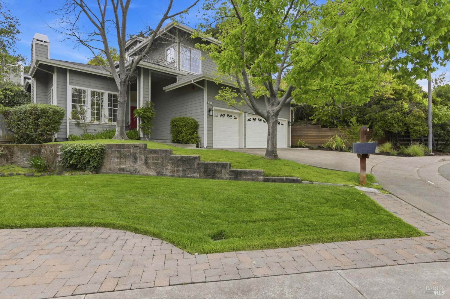 Detail Gallery Image 2 of 34 For 11 Red Oak Ct, Novato,  CA 94949 - 5 Beds | 3 Baths