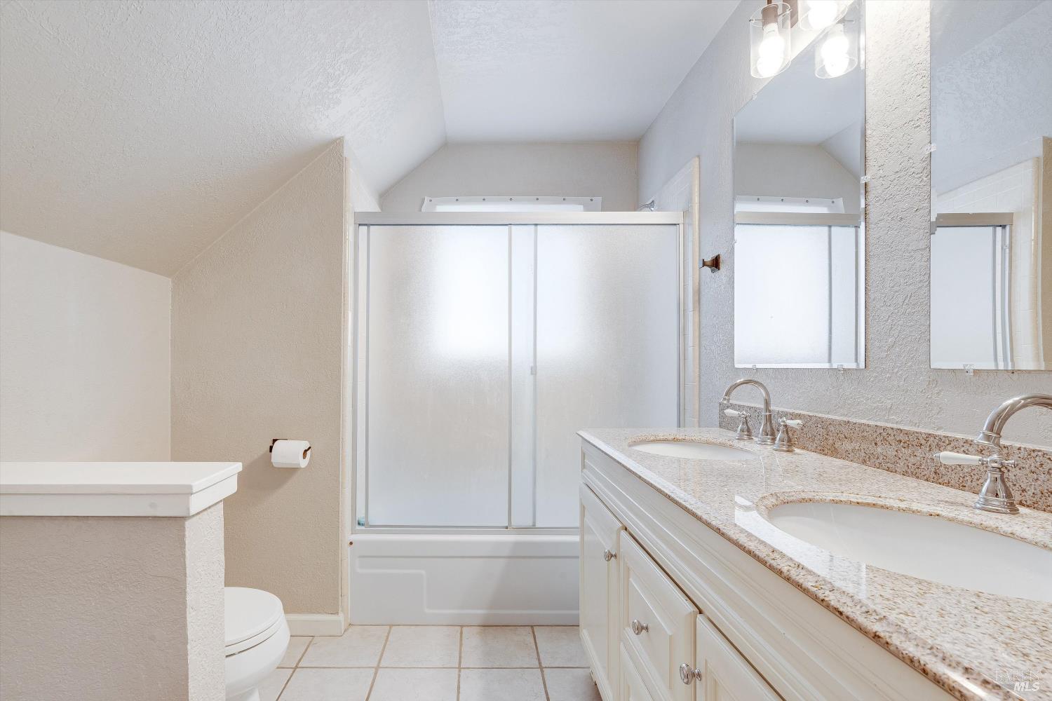 Detail Gallery Image 32 of 79 For 525 Oak Lake Ave, Santa Rosa,  CA 95409 - 5 Beds | 3 Baths