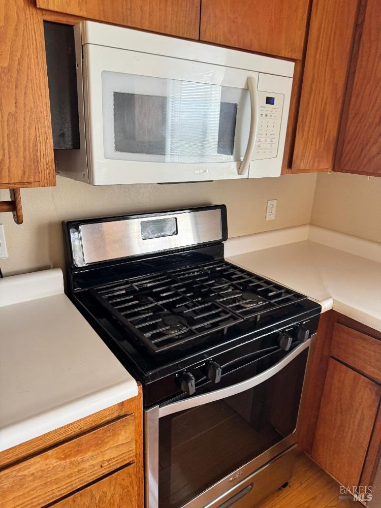 Detail Gallery Image 9 of 26 For 4553 Stony Point Rd, Santa Rosa,  CA 95407 - 3 Beds | 1 Baths