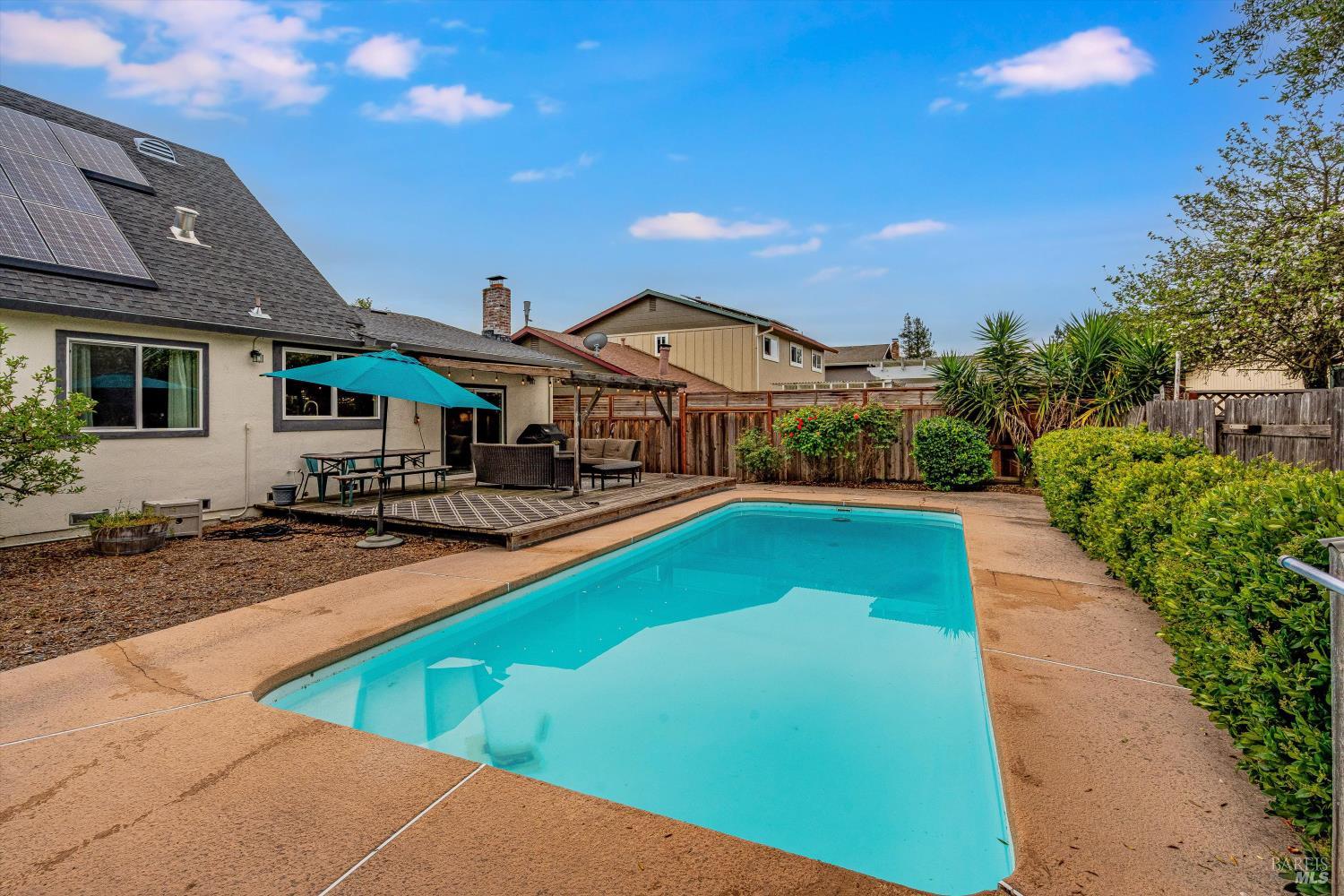 Detail Gallery Image 47 of 79 For 525 Oak Lake Ave, Santa Rosa,  CA 95409 - 5 Beds | 3 Baths