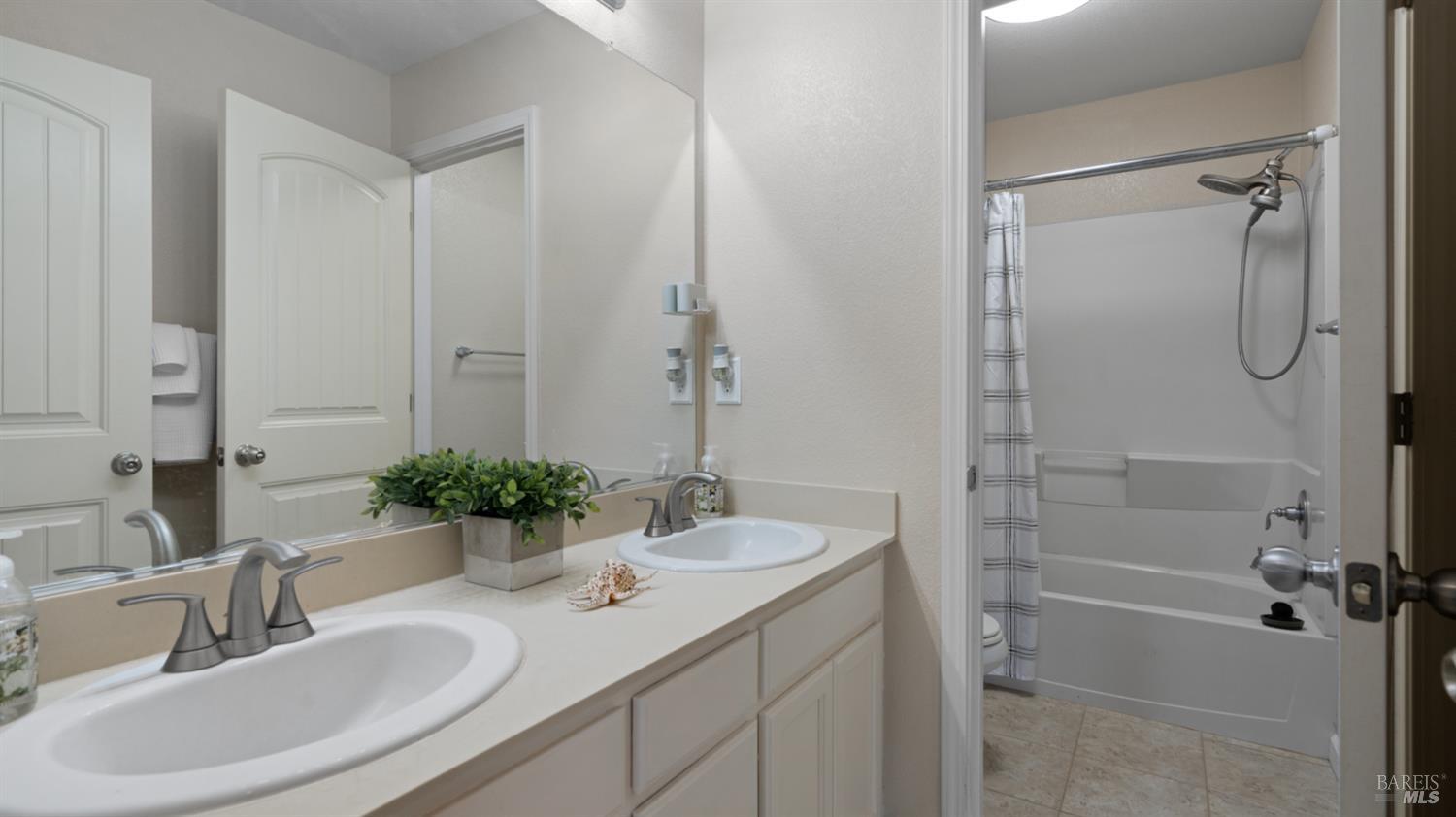 Detail Gallery Image 26 of 62 For 1157 N Station Dr, Vacaville,  CA 95688 - 4 Beds | 2/1 Baths