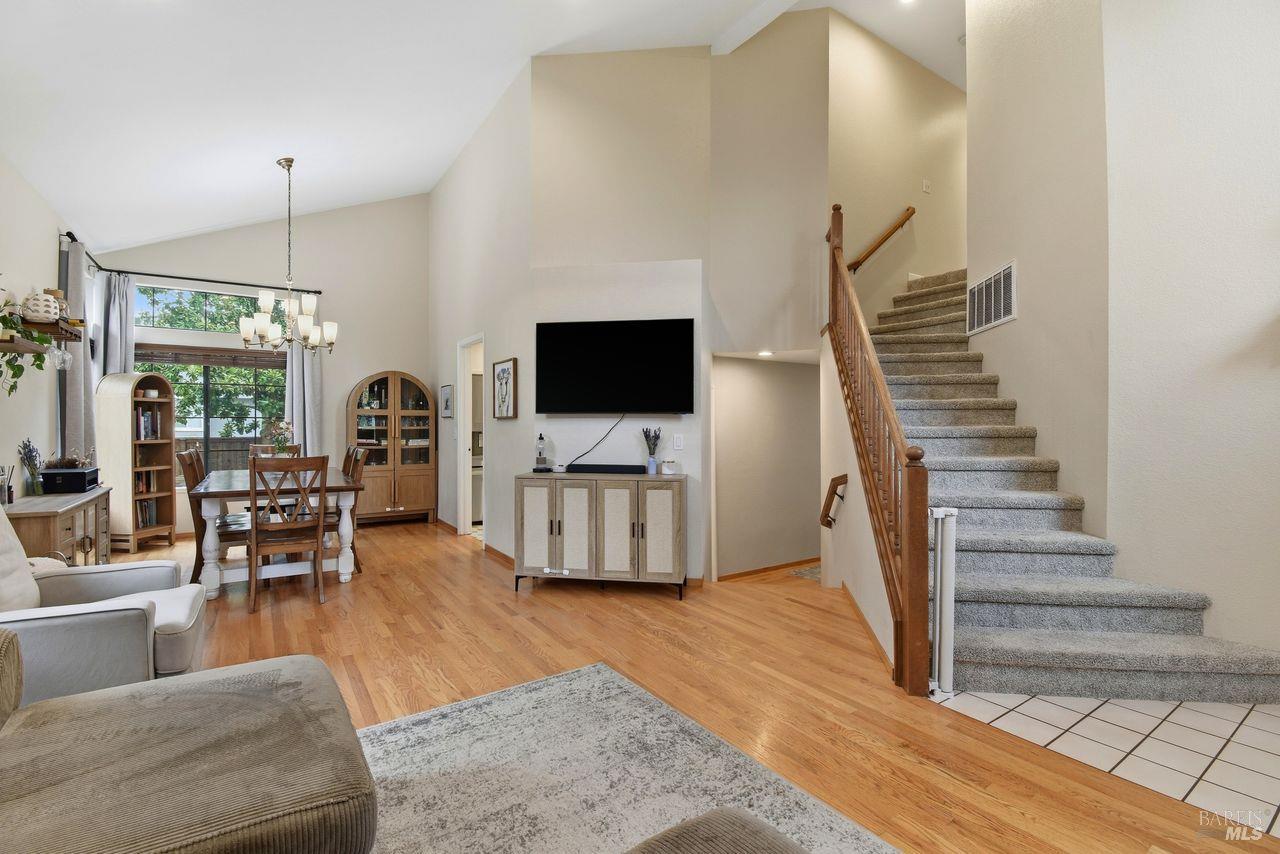 Detail Gallery Image 4 of 38 For 8270 Honor Pl, Cotati,  CA 94931 - 4 Beds | 2/1 Baths