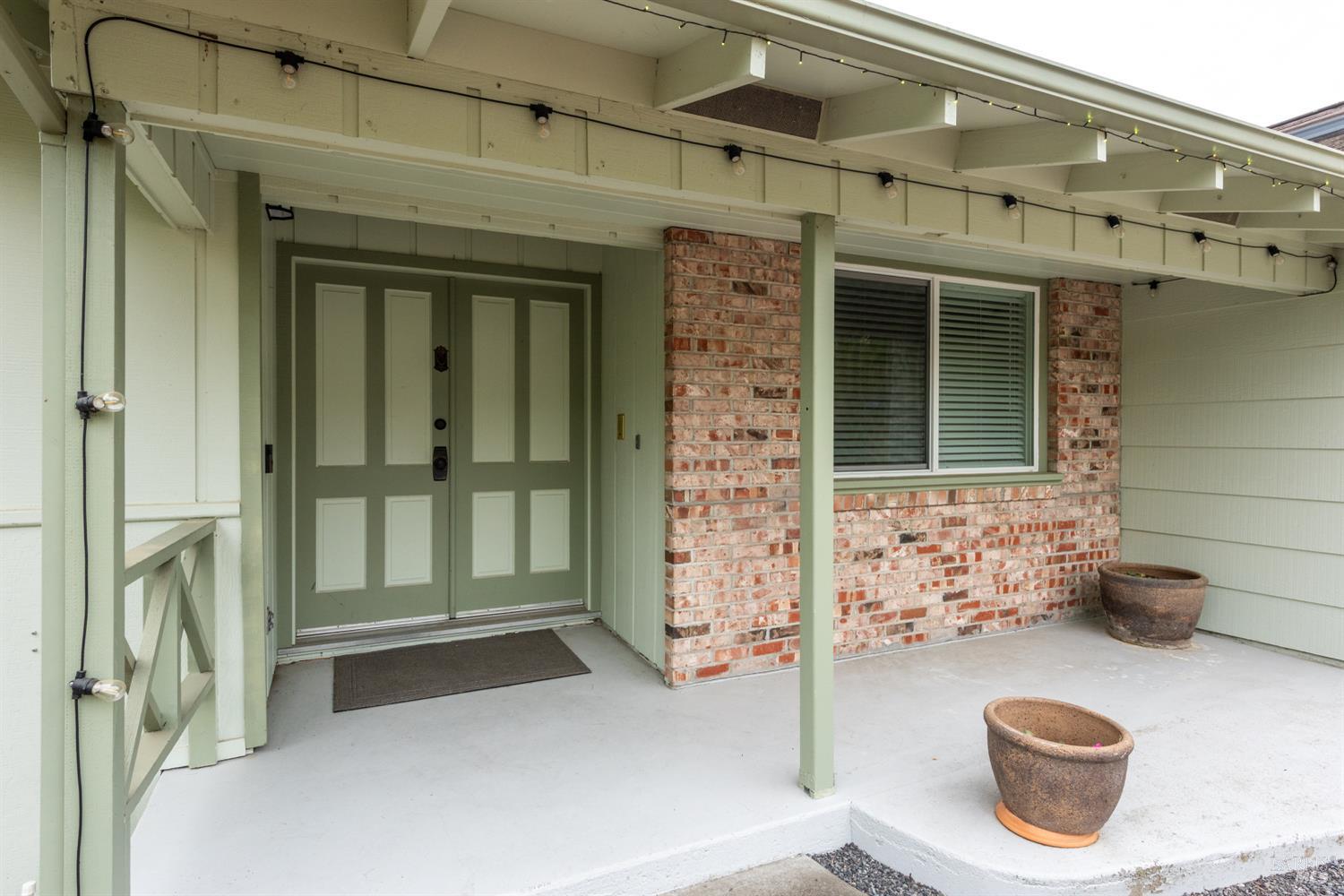 Detail Gallery Image 3 of 34 For 5642 Yerba Buena Rd, Santa Rosa,  CA 95409 - 4 Beds | 2 Baths