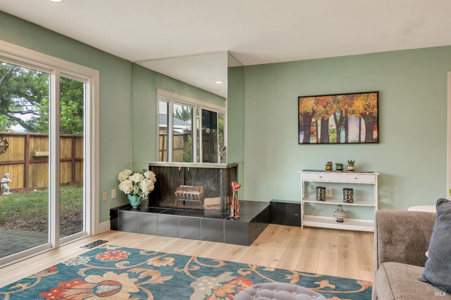 Detail Gallery Image 7 of 33 For 1250 Mission Dr, Sonoma,  CA 95476 - 3 Beds | 2 Baths