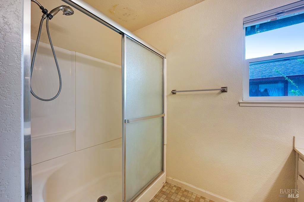 Detail Gallery Image 22 of 34 For 1924 Gambels Way, Santa Rosa,  CA 95403 - 4 Beds | 2/1 Baths
