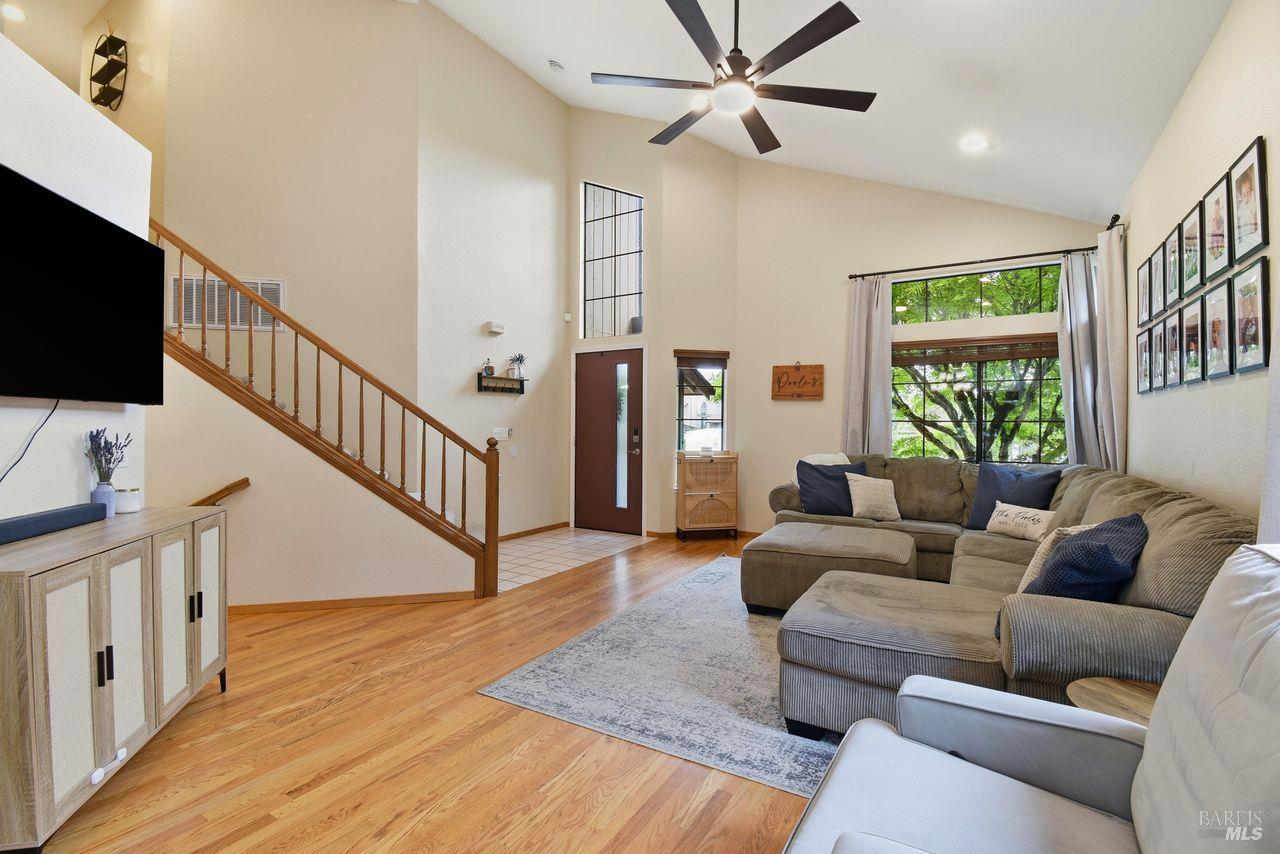 Detail Gallery Image 5 of 38 For 8270 Honor Pl, Cotati,  CA 94931 - 4 Beds | 2/1 Baths