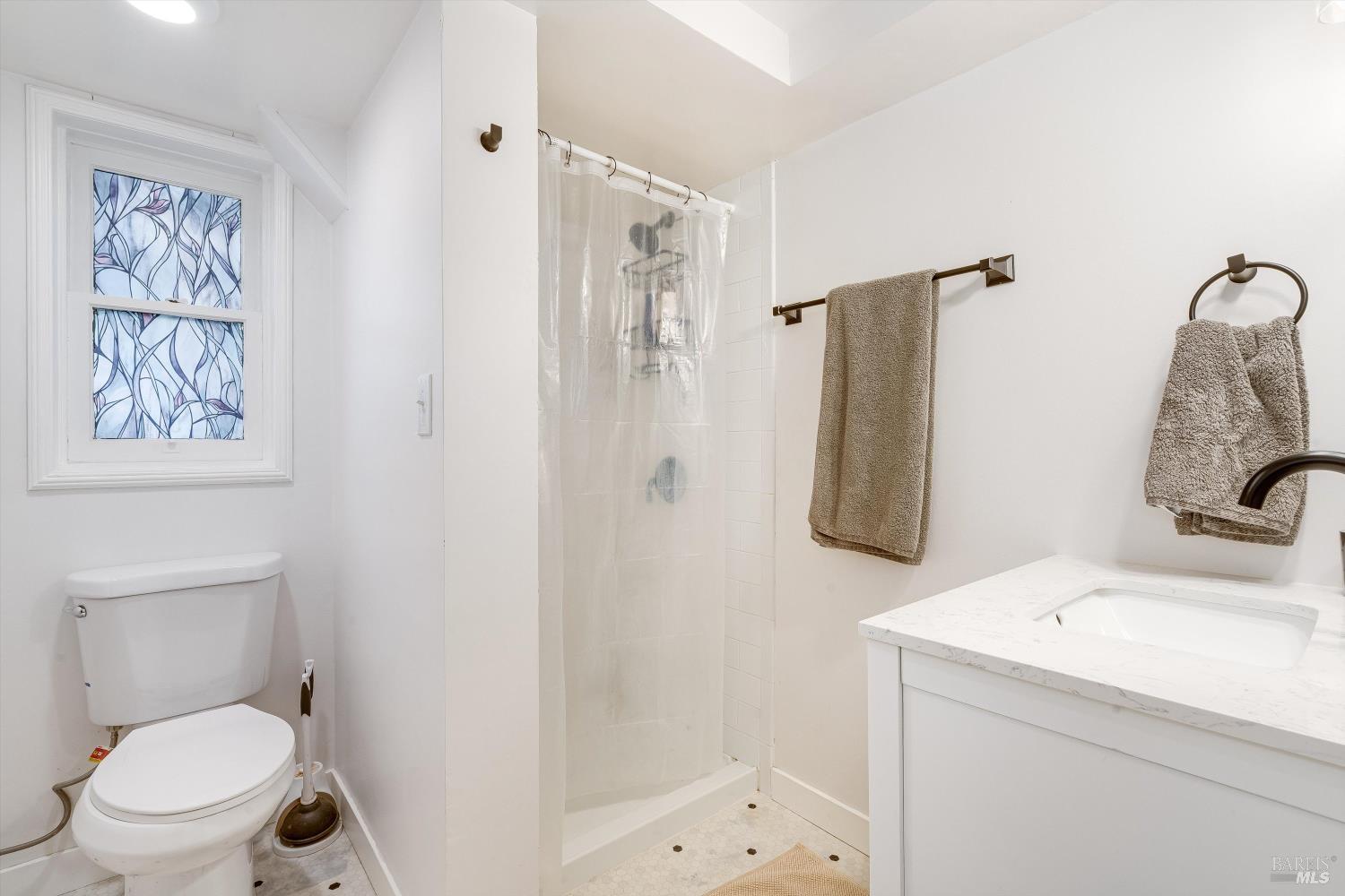 Detail Gallery Image 16 of 35 For 1304 Banks Ave, Napa,  CA 94559 - 3 Beds | 2 Baths