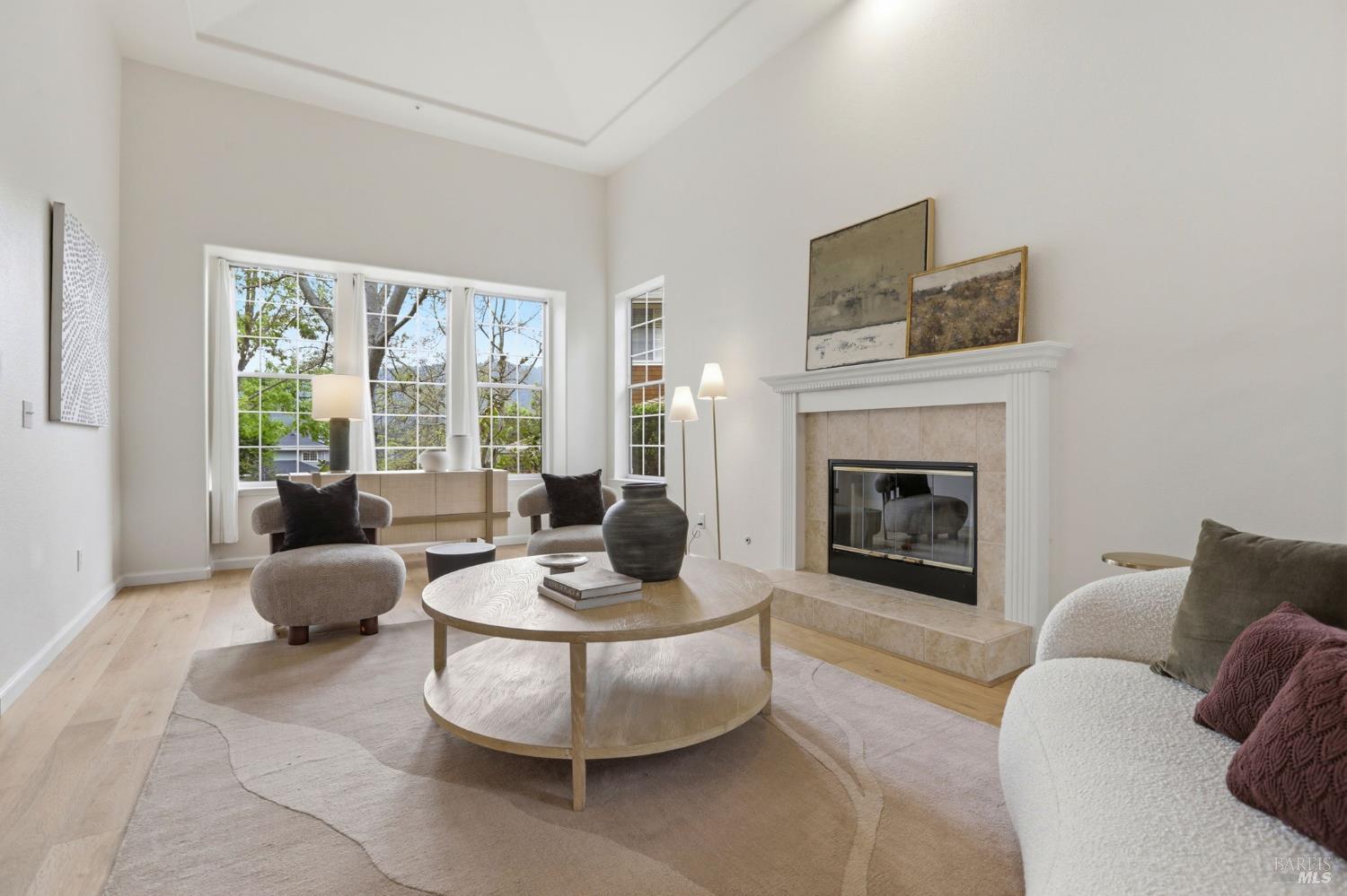 Detail Gallery Image 4 of 34 For 11 Red Oak Ct, Novato,  CA 94949 - 5 Beds | 3 Baths