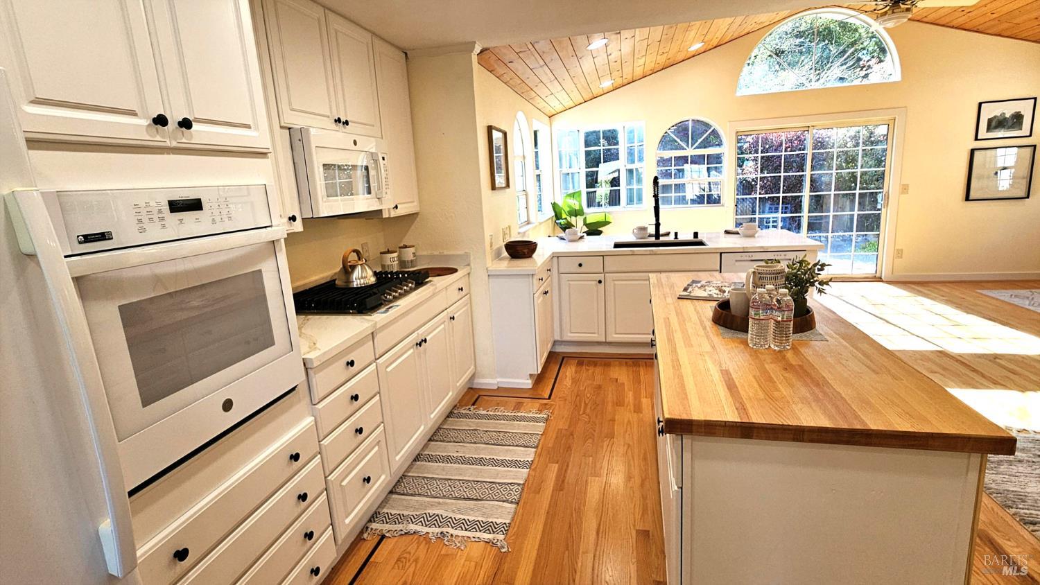 Detail Gallery Image 16 of 43 For 12 Angelica Ct, Novato,  CA 94947 - 3 Beds | 2 Baths