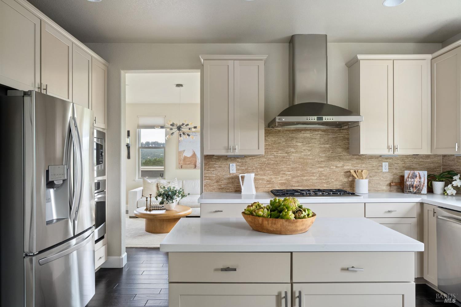 Detail Gallery Image 2 of 36 For 11 Edgehill Way, San Rafael,  CA 94903 - 4 Beds | 3/1 Baths