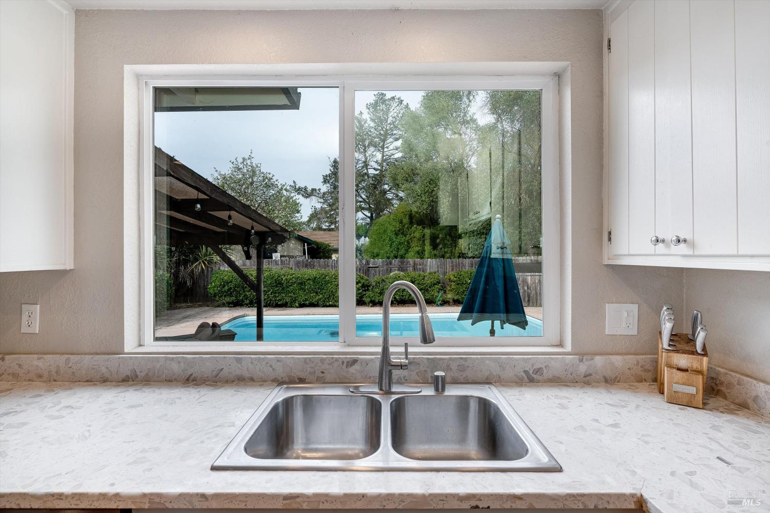 Detail Gallery Image 6 of 79 For 525 Oak Lake Ave, Santa Rosa,  CA 95409 - 5 Beds | 3 Baths