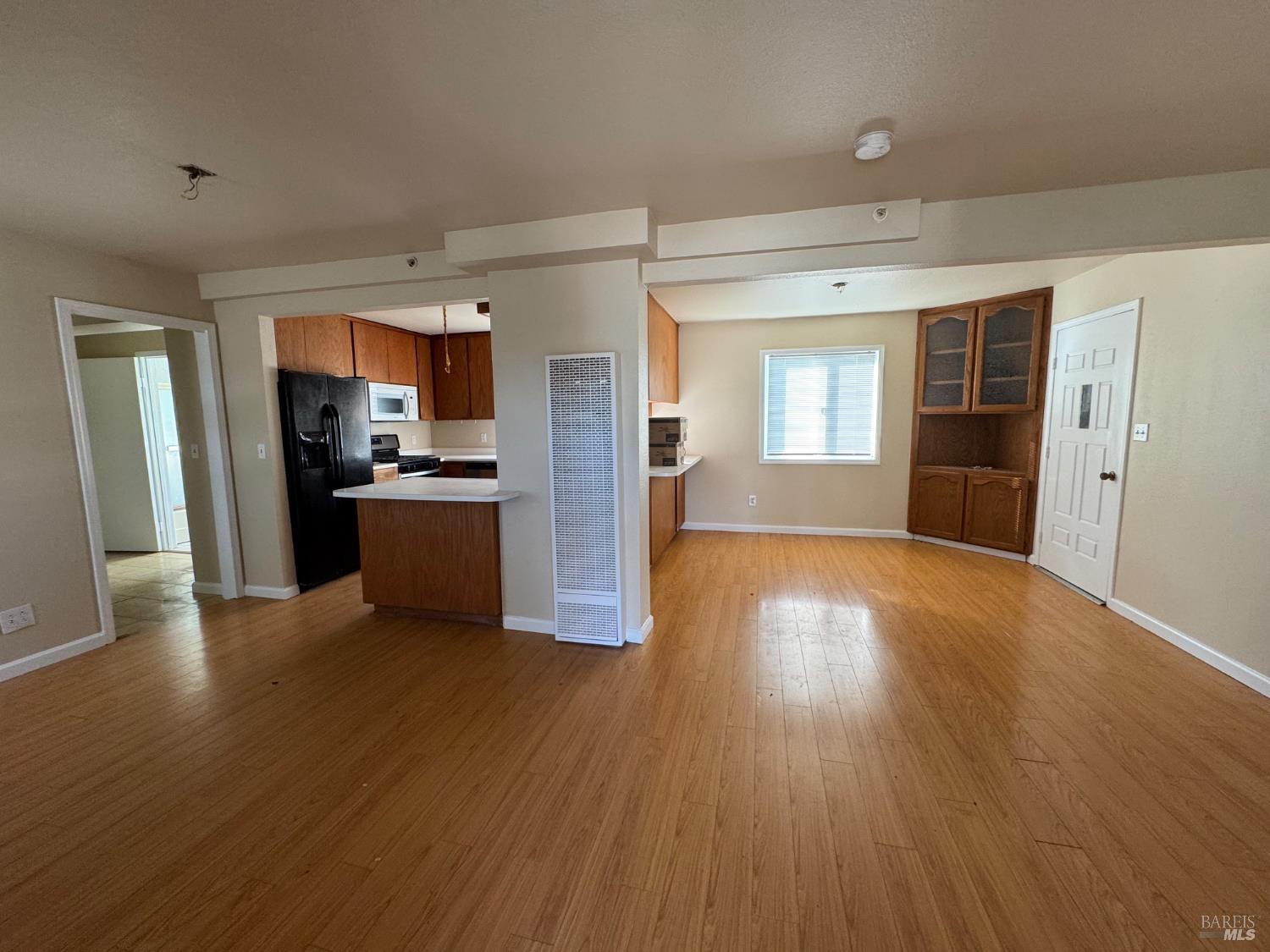 Detail Gallery Image 5 of 26 For 4553 Stony Point Rd, Santa Rosa,  CA 95407 - 3 Beds | 1 Baths