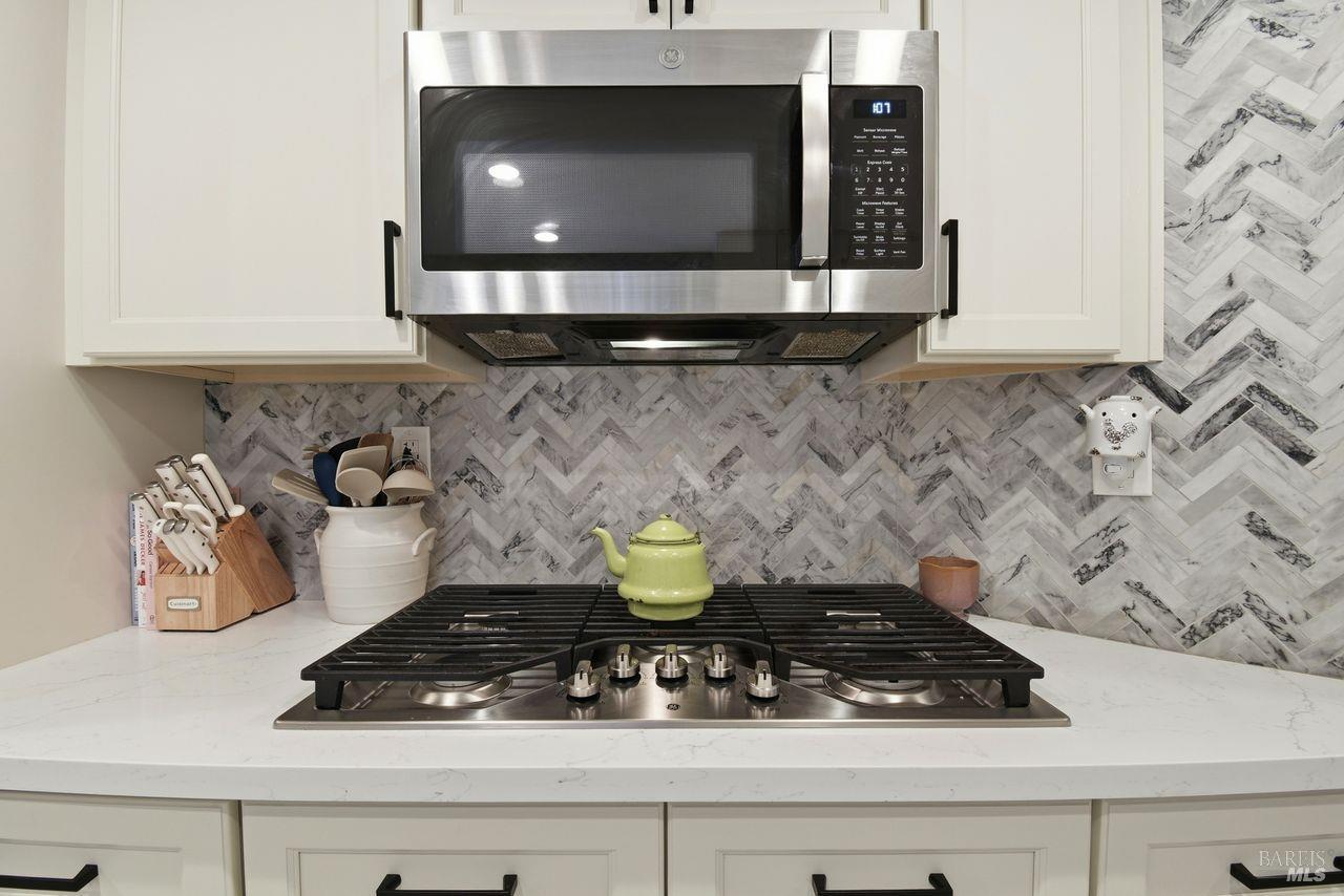 Detail Gallery Image 10 of 38 For 8270 Honor Pl, Cotati,  CA 94931 - 4 Beds | 2/1 Baths