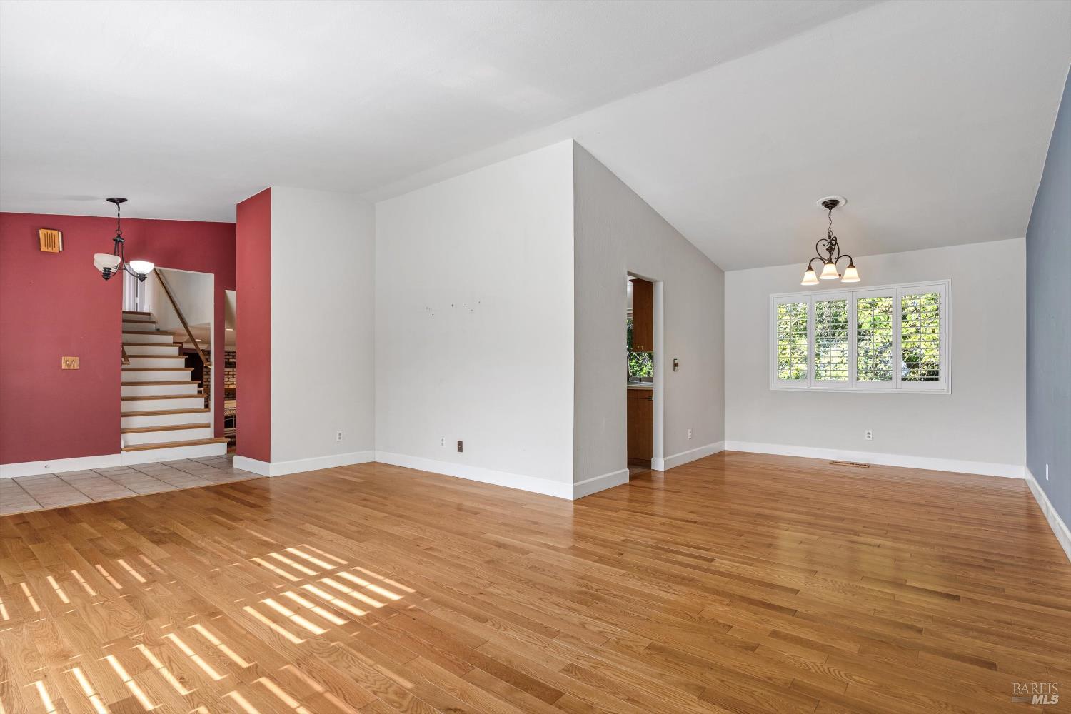 Detail Gallery Image 10 of 30 For 1569 Trellis Ln, Petaluma,  CA 94954 - 4 Beds | 3 Baths