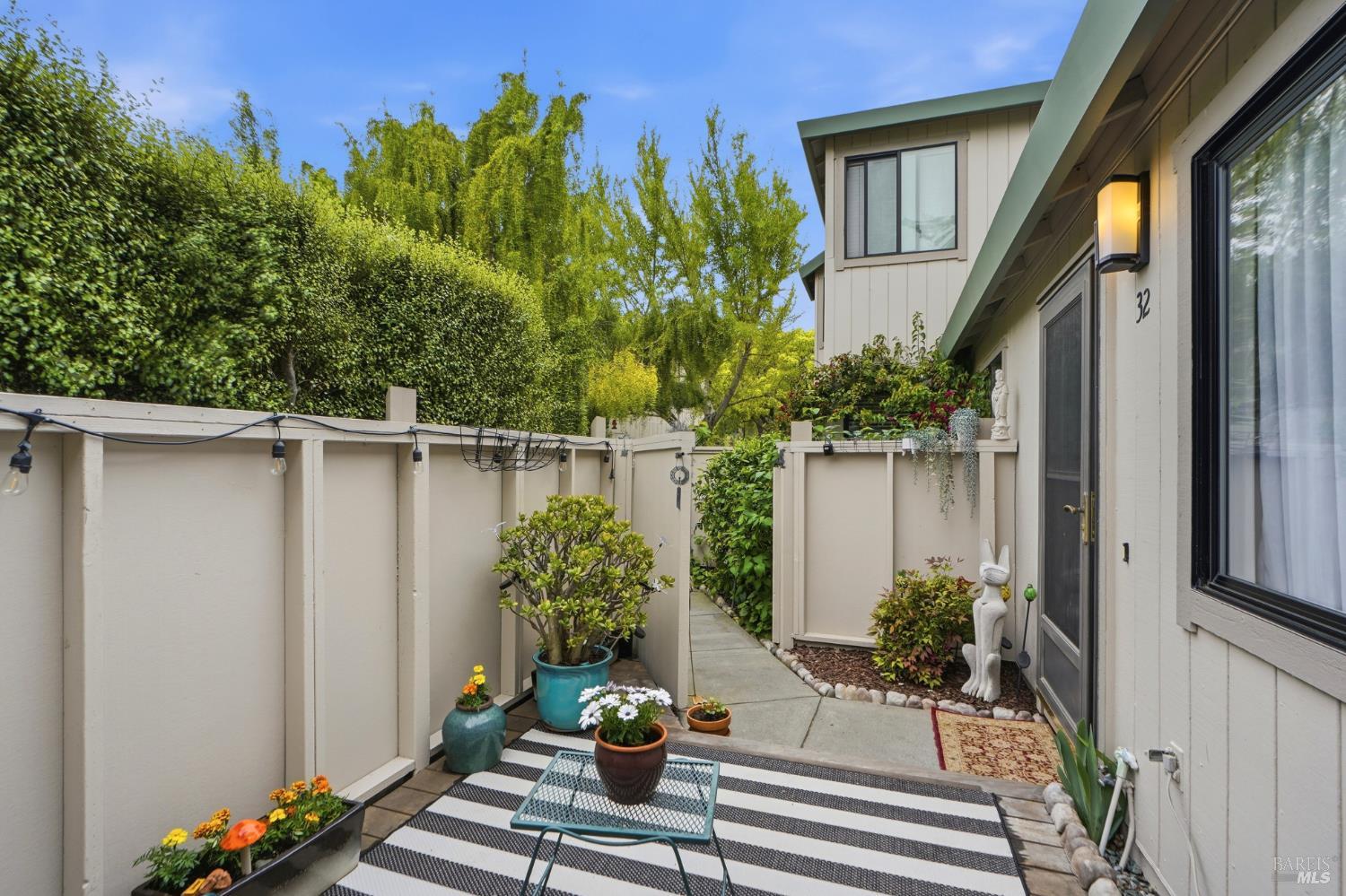 Detail Gallery Image 4 of 28 For 32 Dockside Cir, San Rafael,  CA 94903 - 2 Beds | 1 Baths