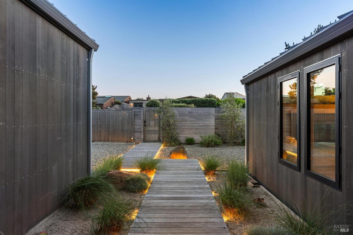 Detail Gallery Image 23 of 30 For 297 Seadrift Rd, Stinson Beach,  CA 94970 - 3 Beds | 2 Baths