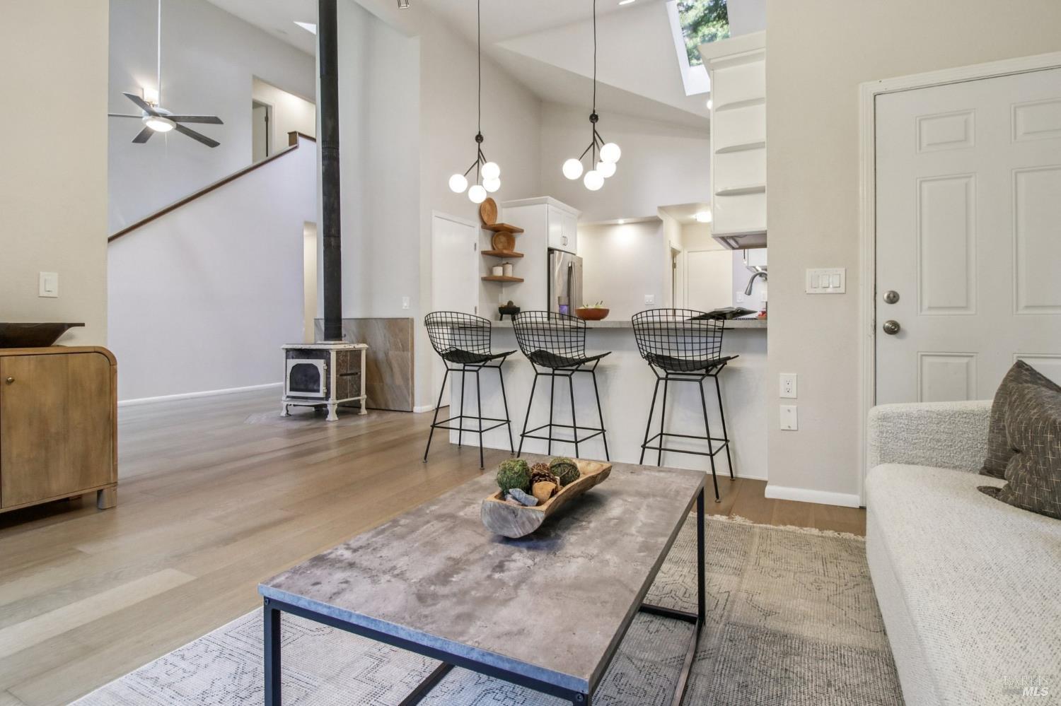 Detail Gallery Image 21 of 53 For 12480 Fiori Ln, Sebastopol,  CA 95472 - 3 Beds | 2/1 Baths