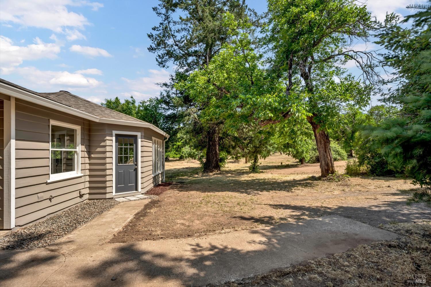 Detail Gallery Image 22 of 38 For 22550 Shady Grove Rd, Middletown,  CA 95461 - 2 Beds | 1 Baths