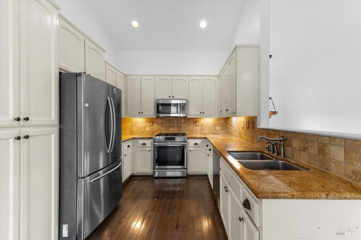 Detail Gallery Image 9 of 34 For 103 Paul Wittke Dr, Healdsburg,  CA 95448 - 4 Beds | 3 Baths