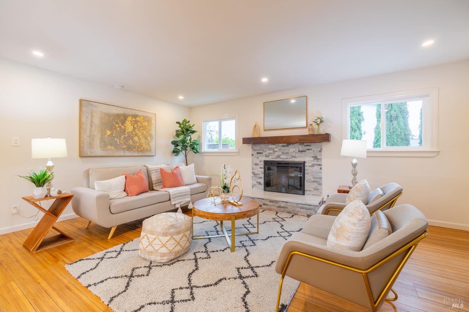 Detail Gallery Image 8 of 25 For 534 Rowland Blvd, Novato,  CA 94947 - 4 Beds | 2 Baths